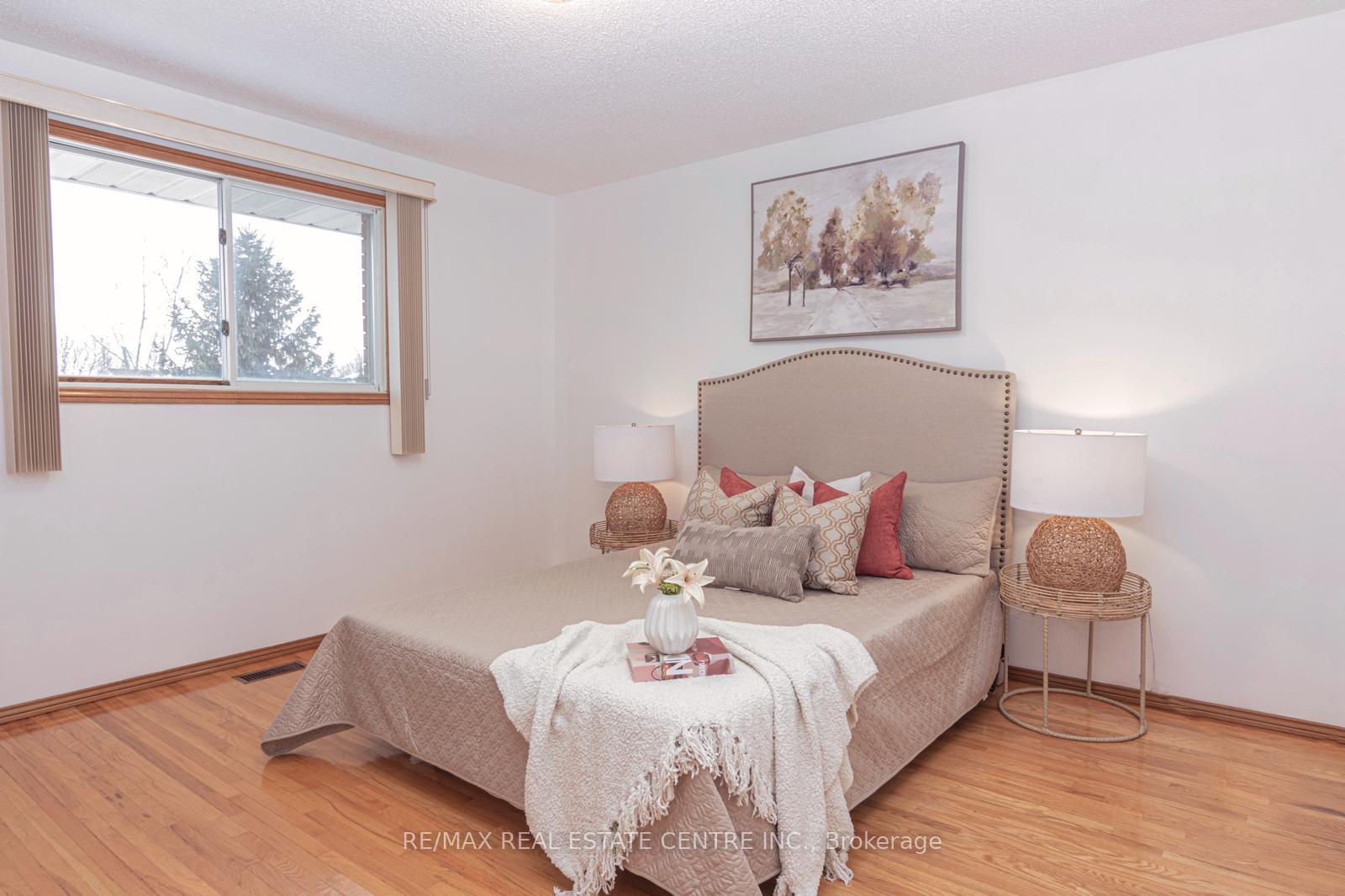 Photo 13 of Unit Main, 22 Glenhaven Drive, Hamilton, Gilkson — HOMEH