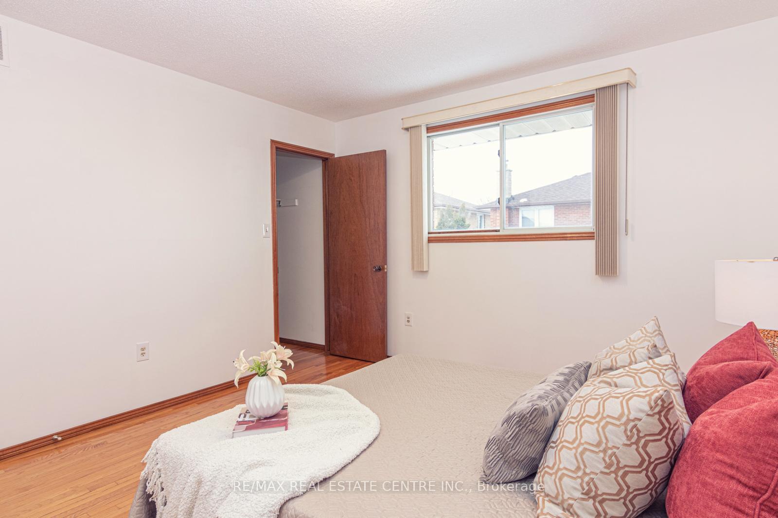 Photo 14 of Unit Main, 22 Glenhaven Drive, Hamilton, Gilkson — HOMEH