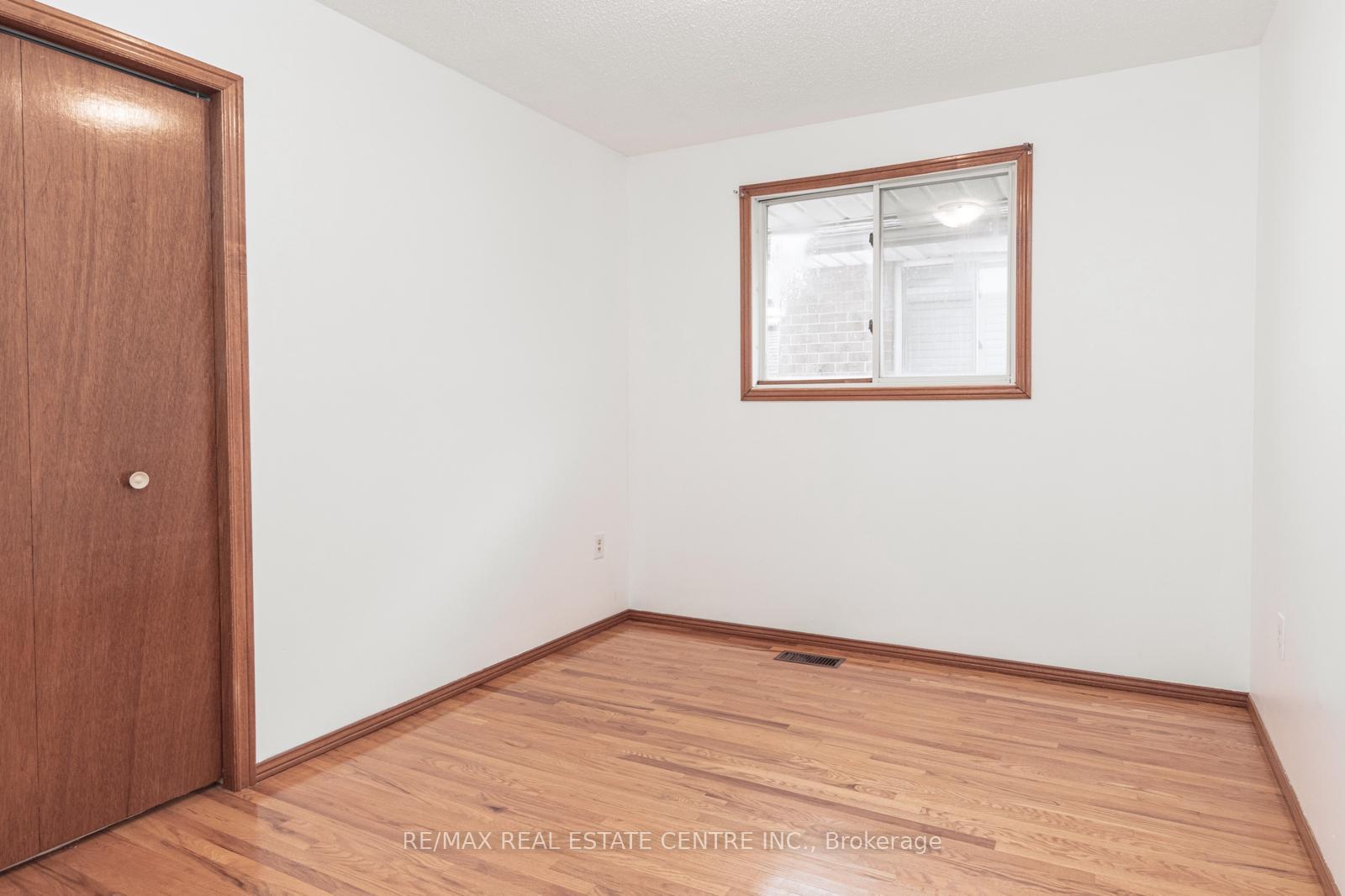 Photo 16 of Unit Main, 22 Glenhaven Drive, Hamilton, Gilkson — HOMEH