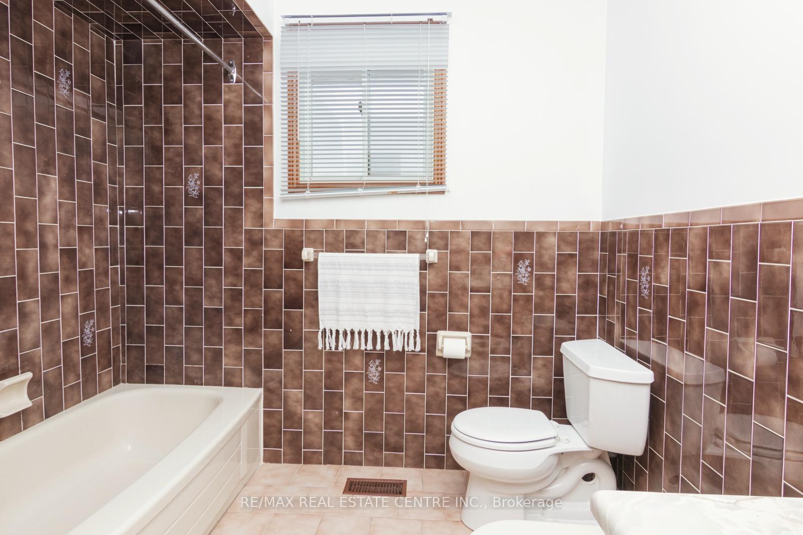 Photo 17 of Unit Main, 22 Glenhaven Drive, Hamilton, Gilkson — HOMEH