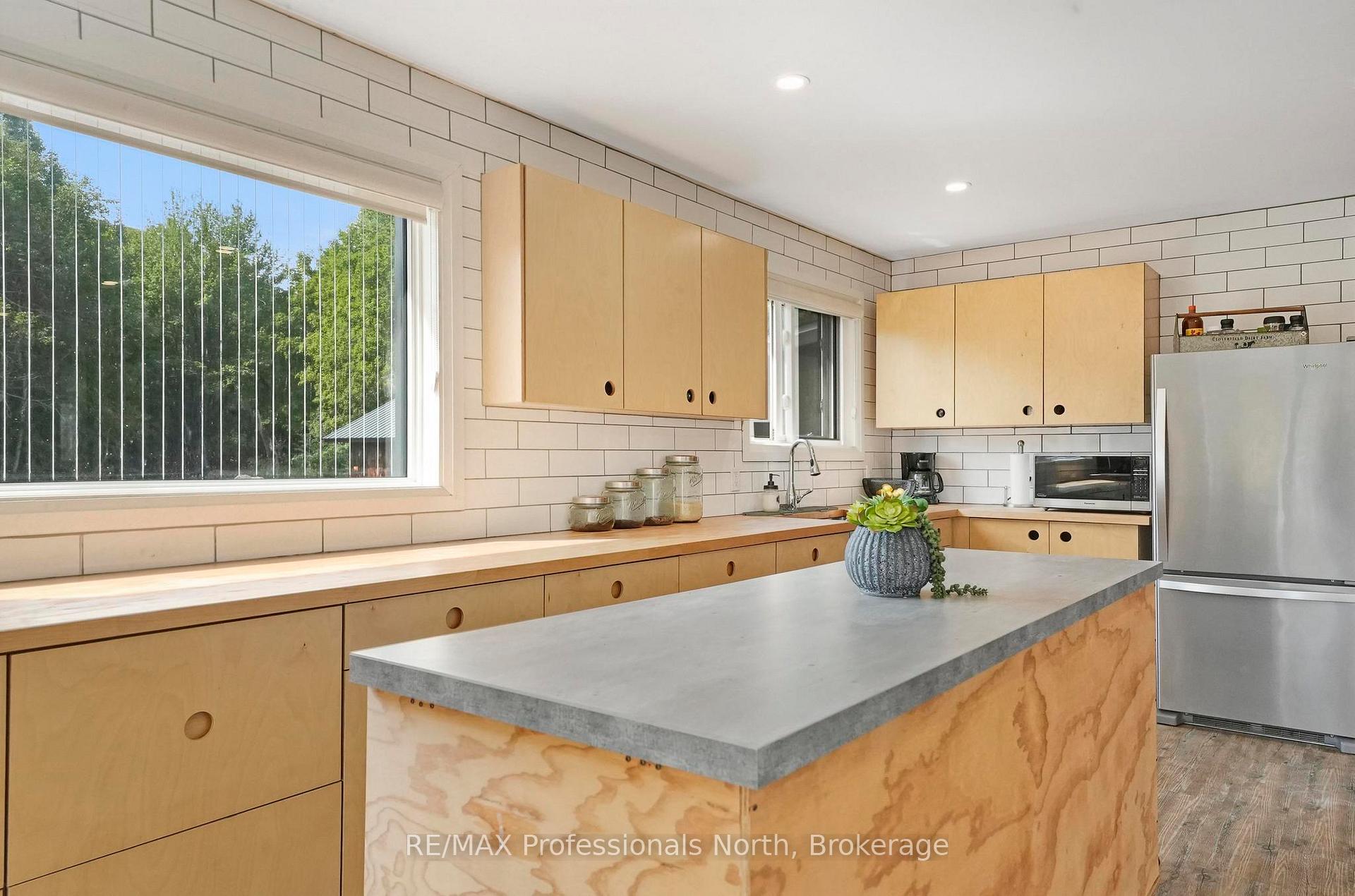 Photo 15 of 1597 Queens Line Road, Minden Hills, Minden — HOMEH