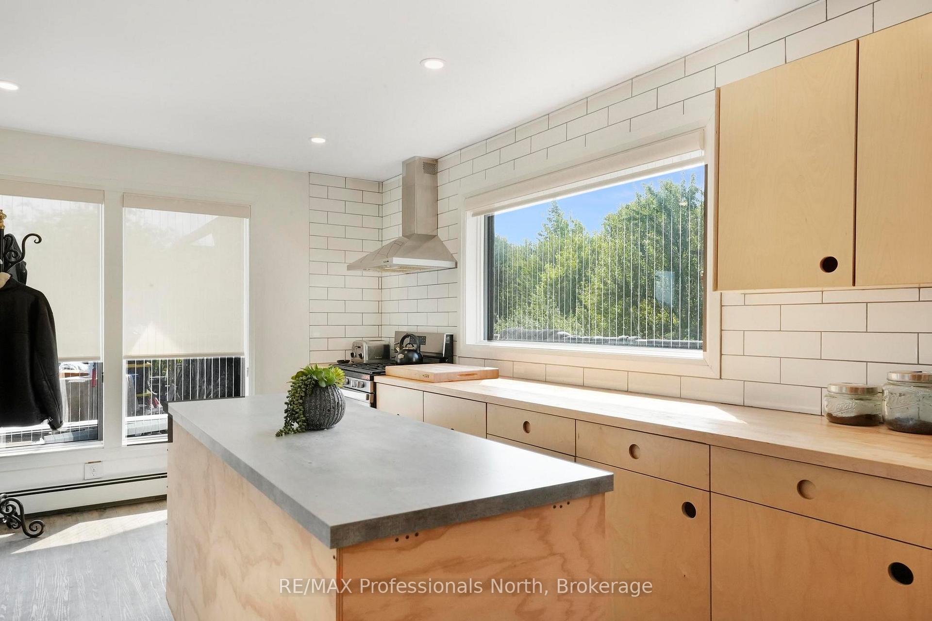 Photo 17 of 1597 Queens Line Road, Minden Hills, Minden — HOMEH