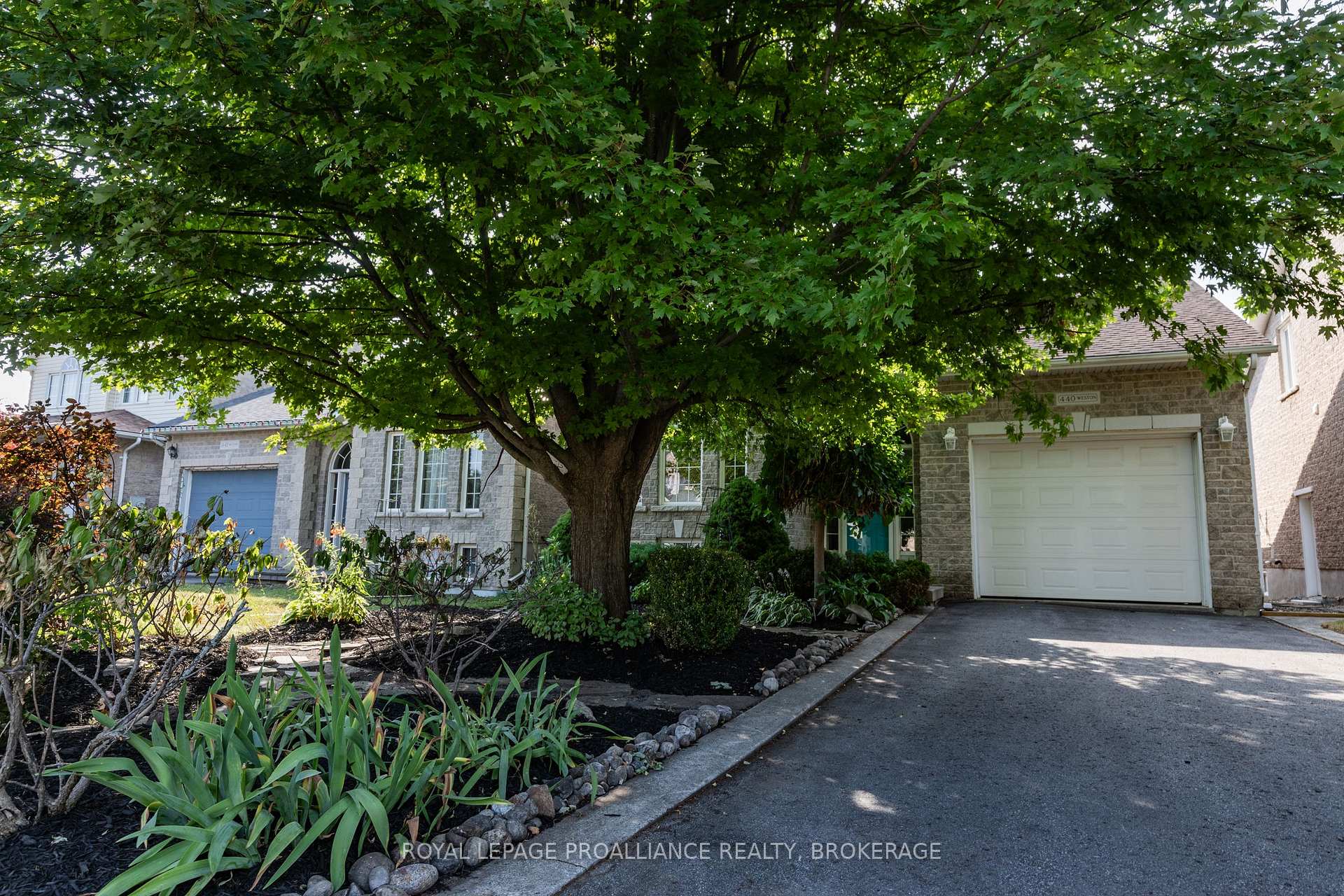 Photo 2 of 440 Weston Crescent, Kingston, East Gardiners Rd — HOMEH