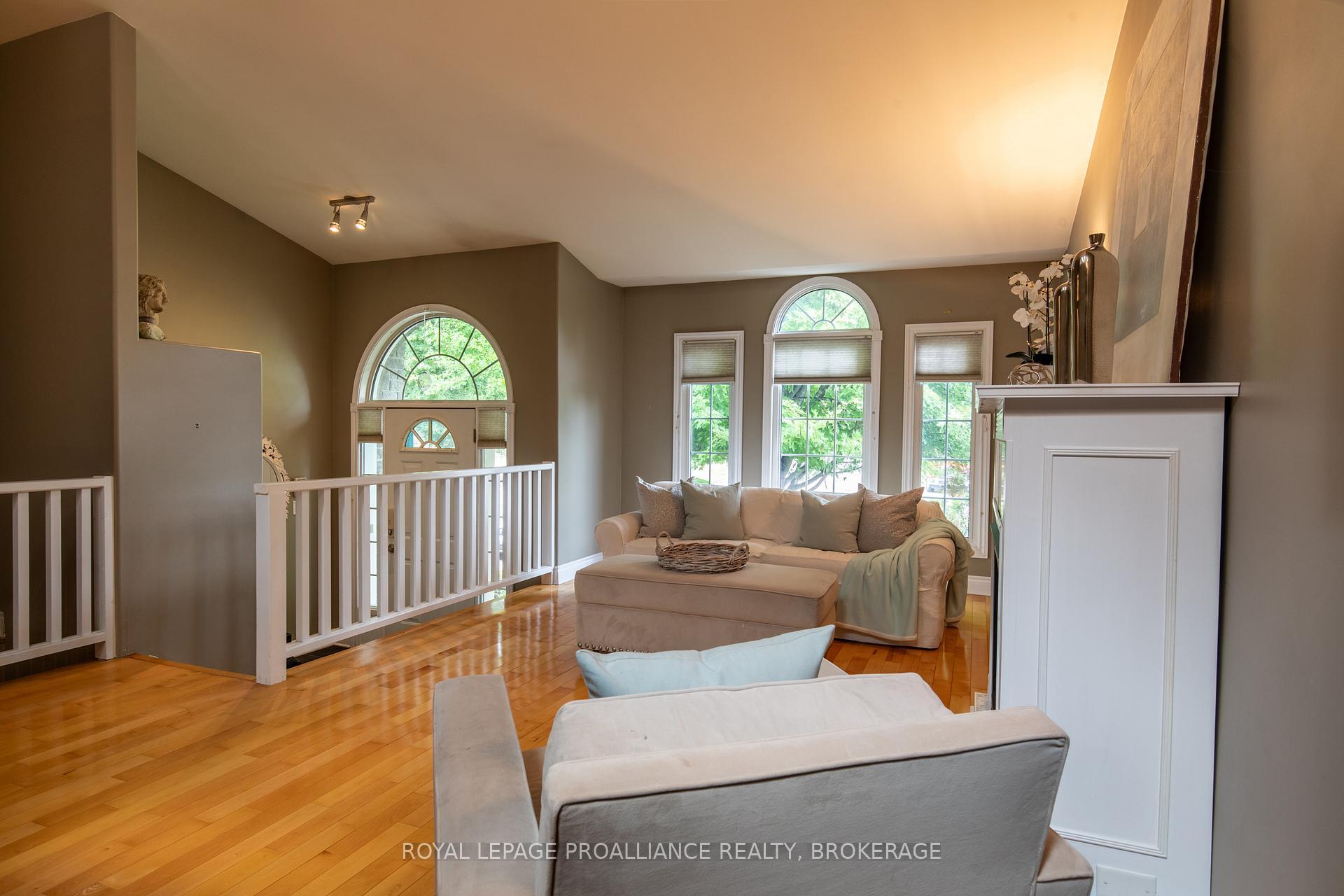 Photo 6 of 440 Weston Crescent, Kingston, East Gardiners Rd — HOMEH