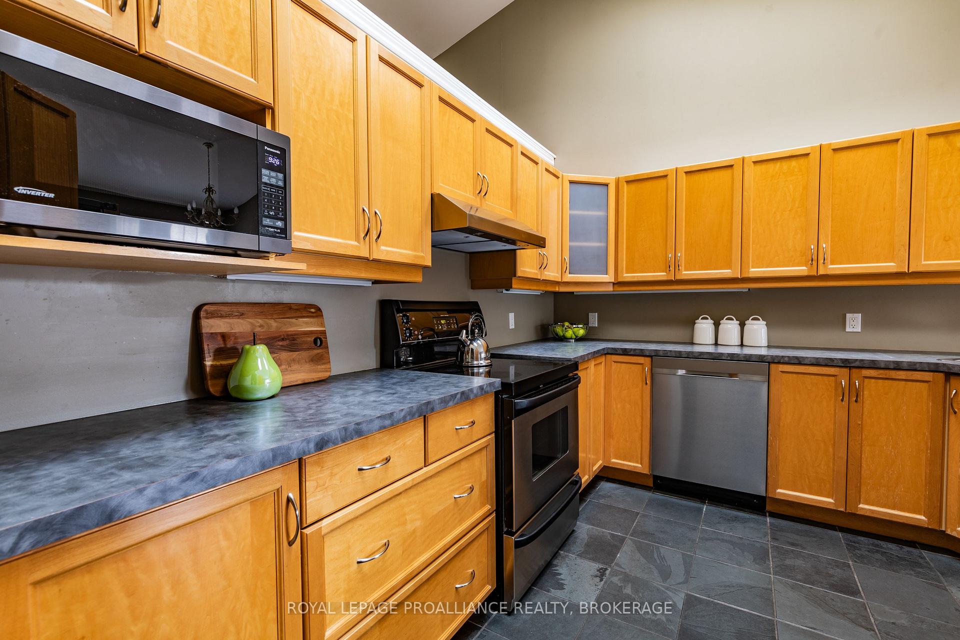 Photo 10 of 440 Weston Crescent, Kingston, East Gardiners Rd — HOMEH