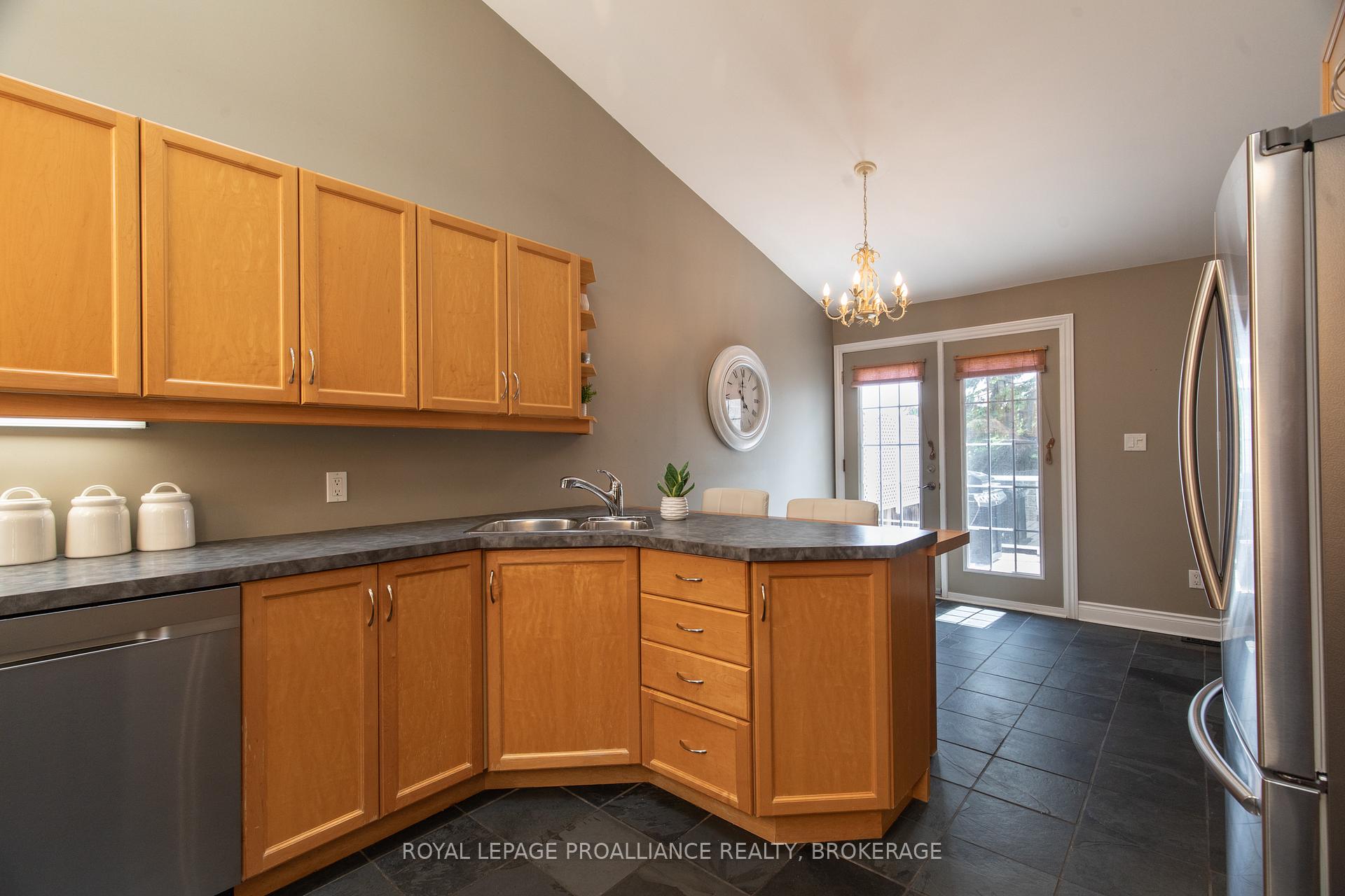 Photo 12 of 440 Weston Crescent, Kingston, East Gardiners Rd — HOMEH
