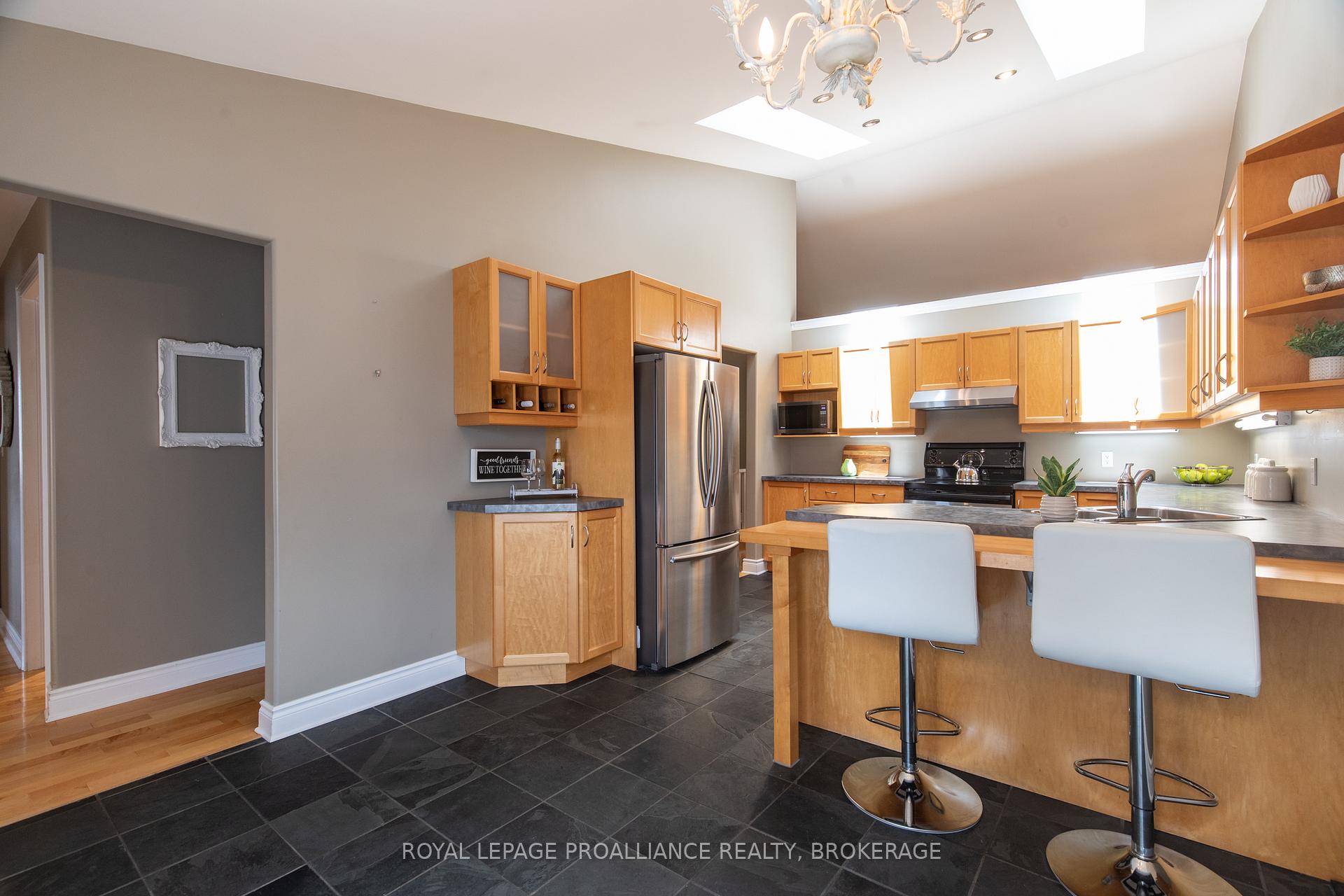 Photo 13 of 440 Weston Crescent, Kingston, East Gardiners Rd — HOMEH