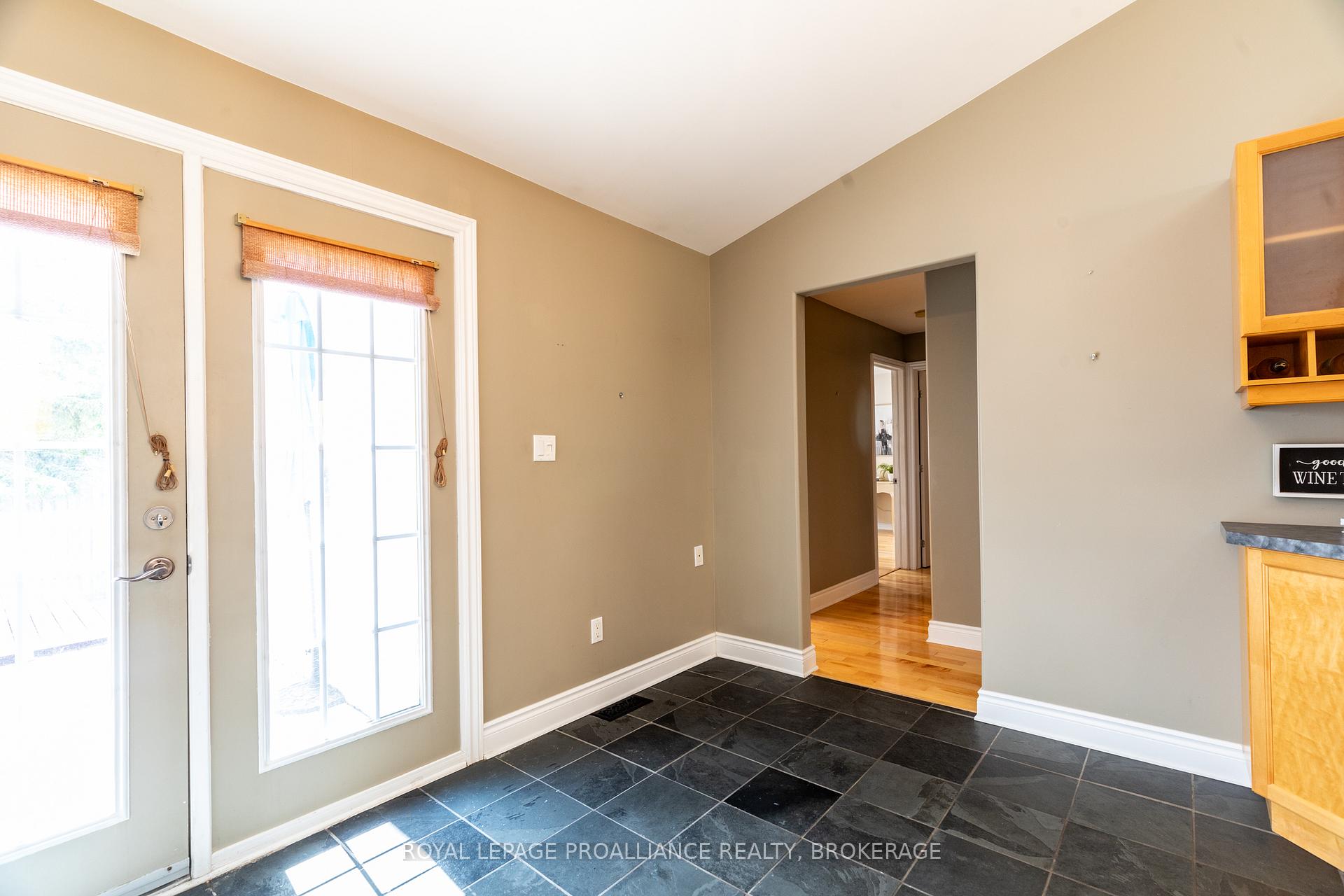 Photo 14 of 440 Weston Crescent, Kingston, East Gardiners Rd — HOMEH