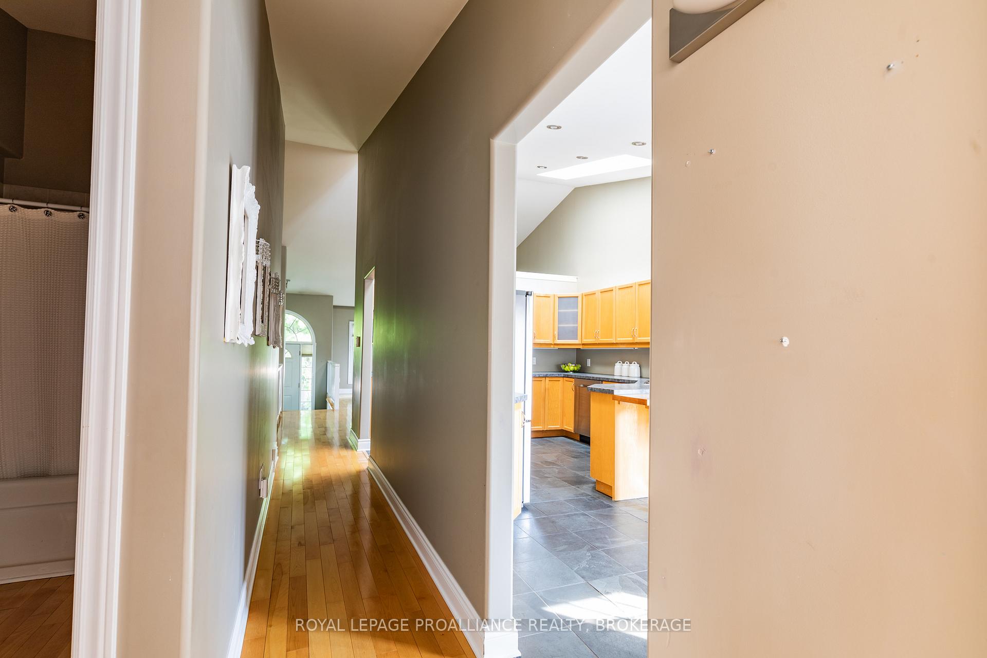 Photo 15 of 440 Weston Crescent, Kingston, East Gardiners Rd — HOMEH