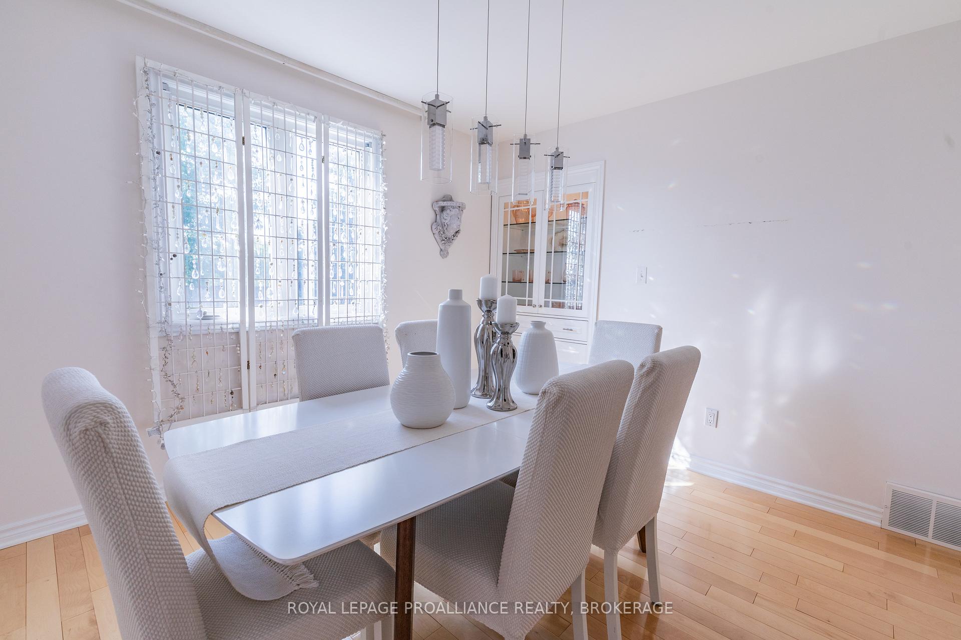 Photo 16 of 440 Weston Crescent, Kingston, East Gardiners Rd — HOMEH