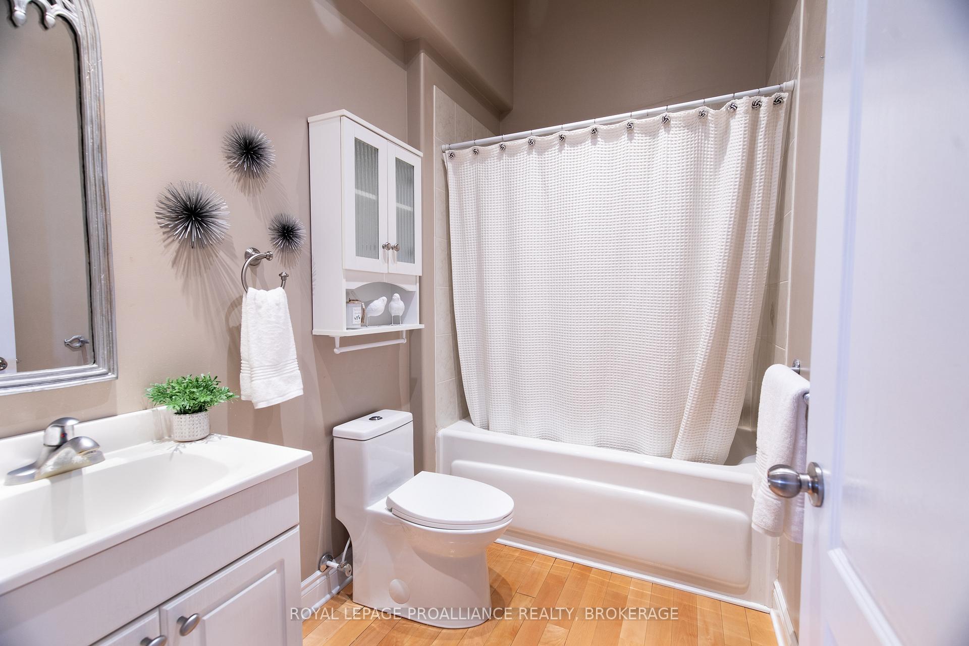 Photo 21 of 440 Weston Crescent, Kingston, East Gardiners Rd — HOMEH