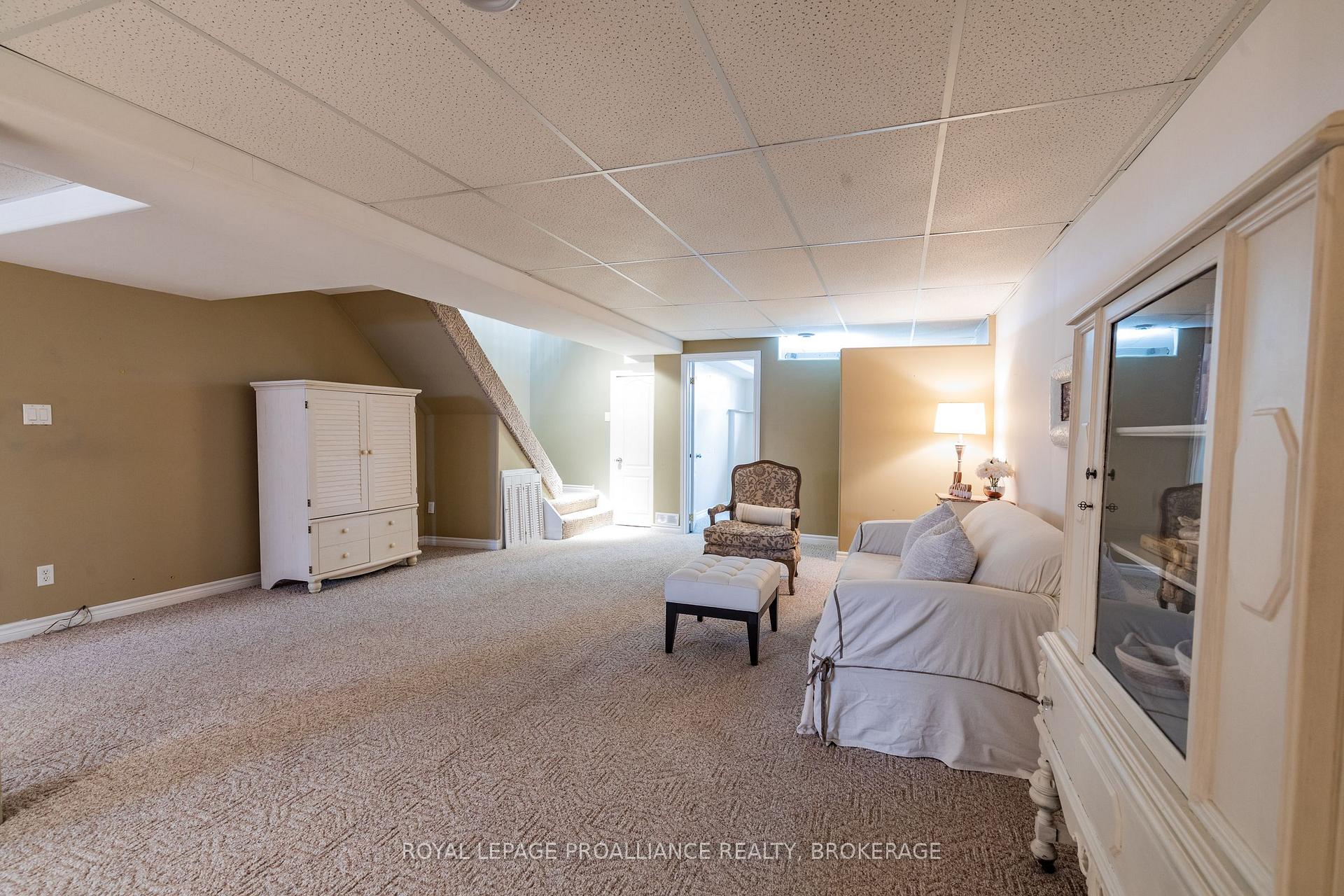 Photo 29 of 440 Weston Crescent, Kingston, East Gardiners Rd — HOMEH