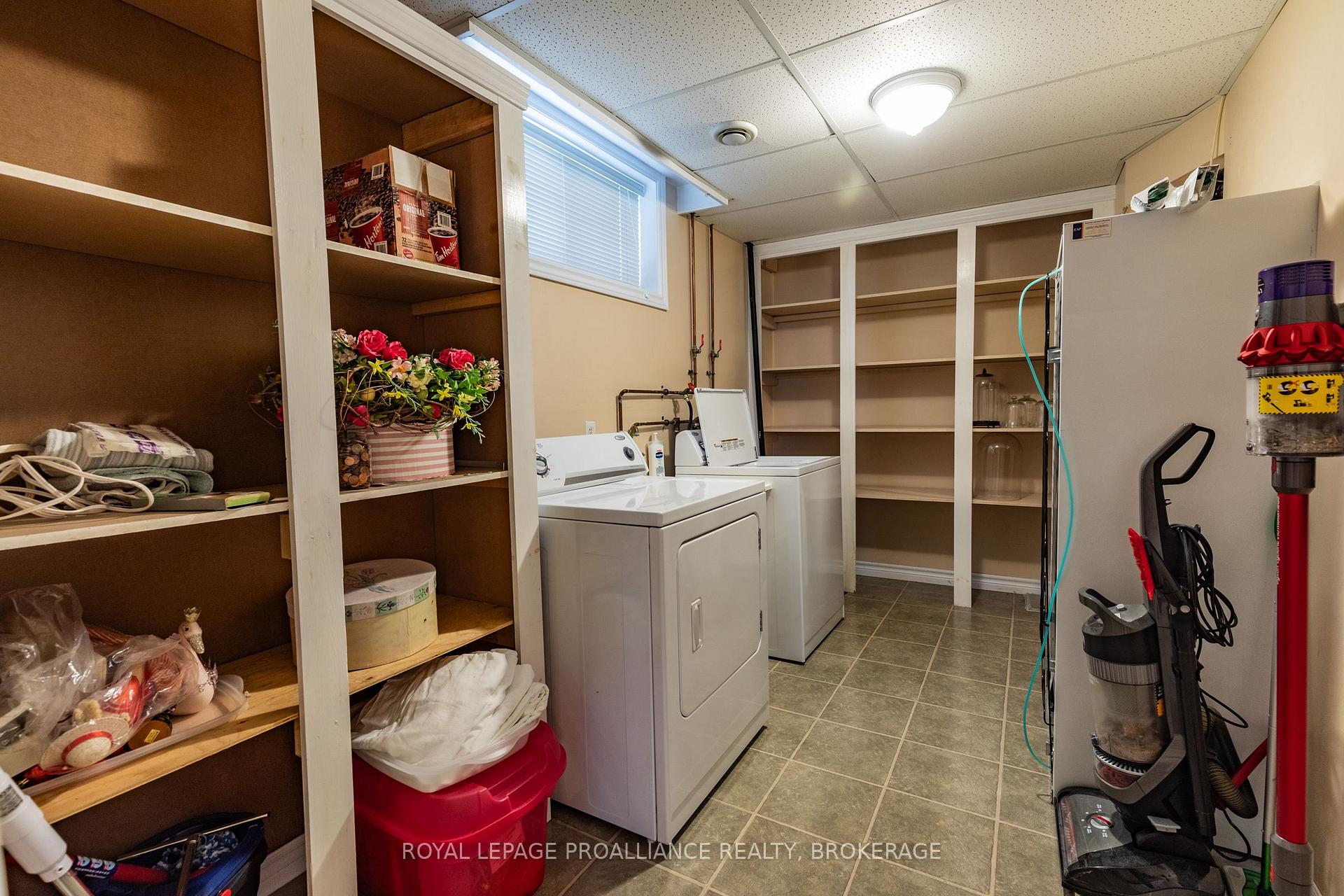 Photo 32 of 440 Weston Crescent, Kingston, East Gardiners Rd — HOMEH