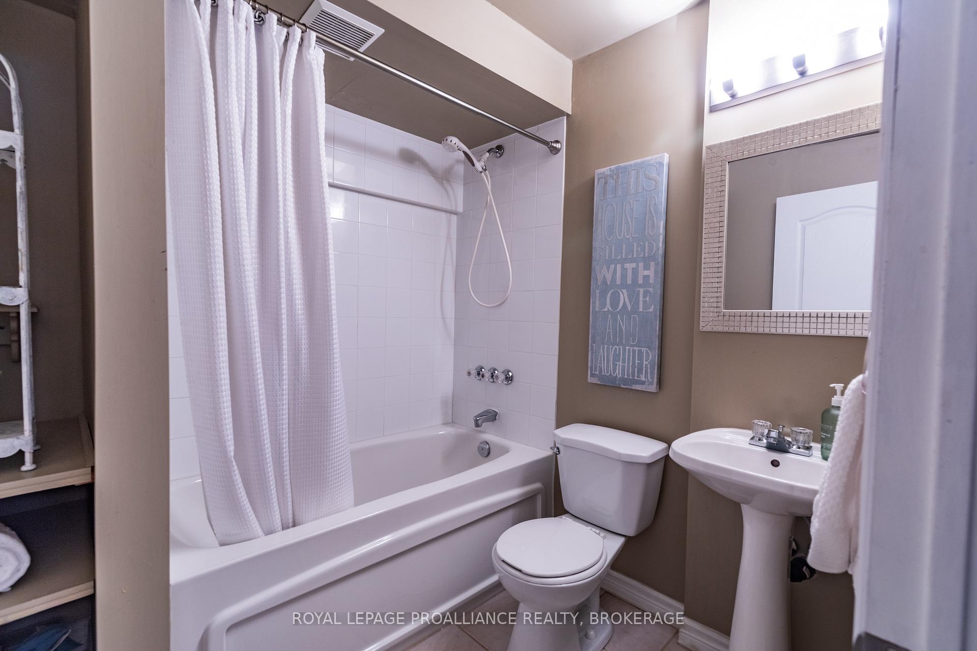 Photo 33 of 440 Weston Crescent, Kingston, East Gardiners Rd — HOMEH