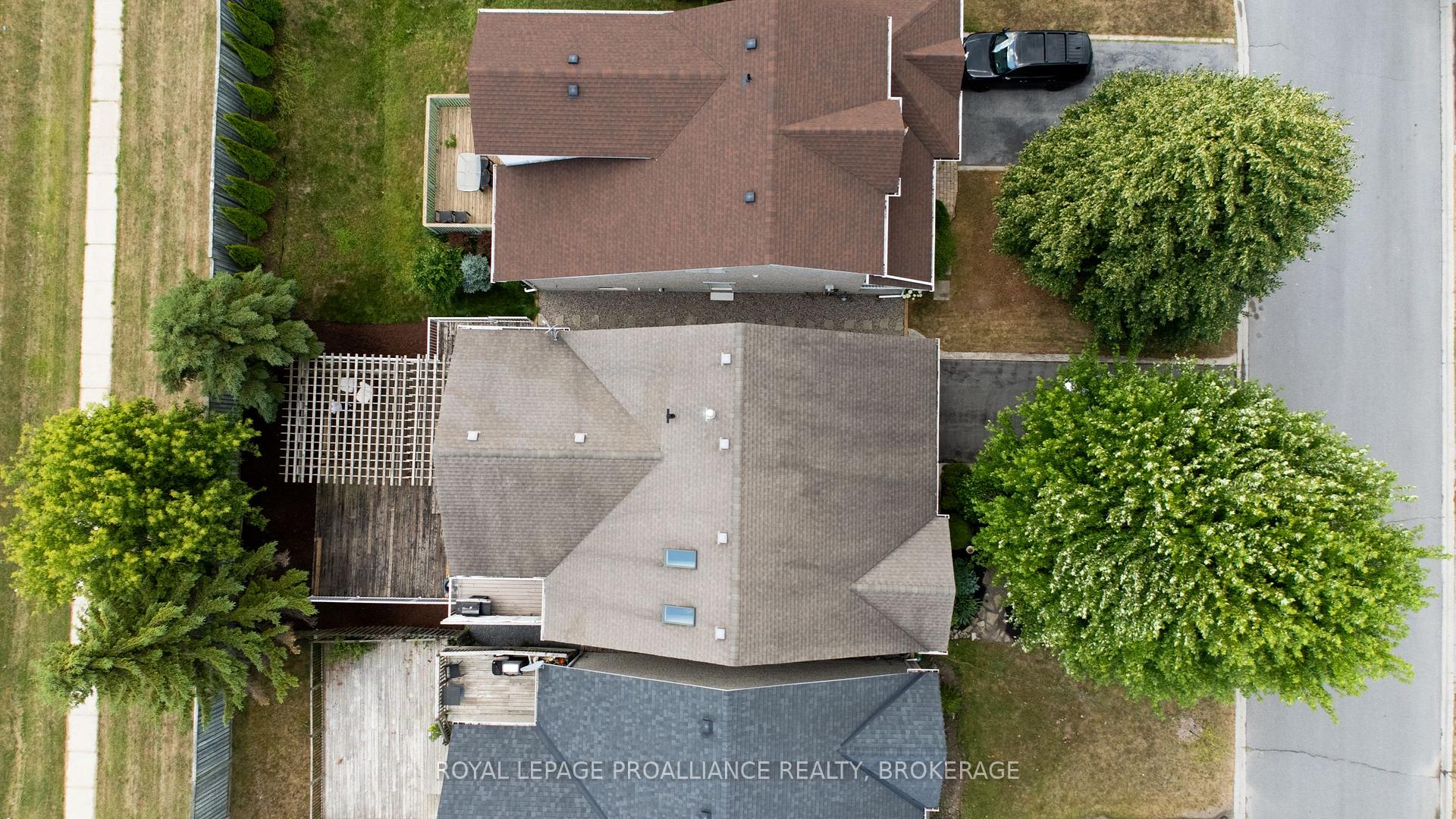 Photo 38 of 440 Weston Crescent, Kingston, East Gardiners Rd — HOMEH