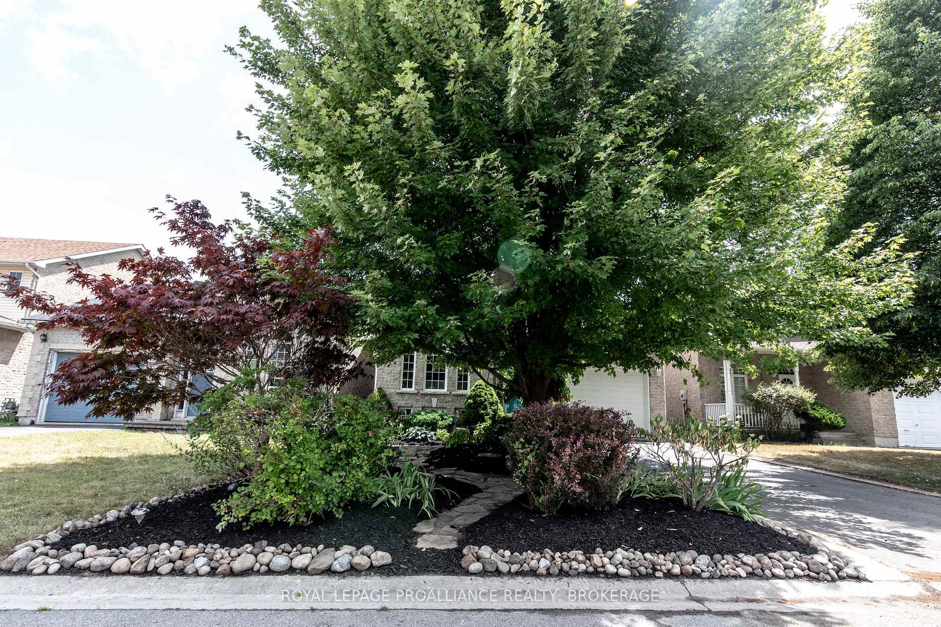 Photo 39 of 440 Weston Crescent, Kingston, East Gardiners Rd — HOMEH
