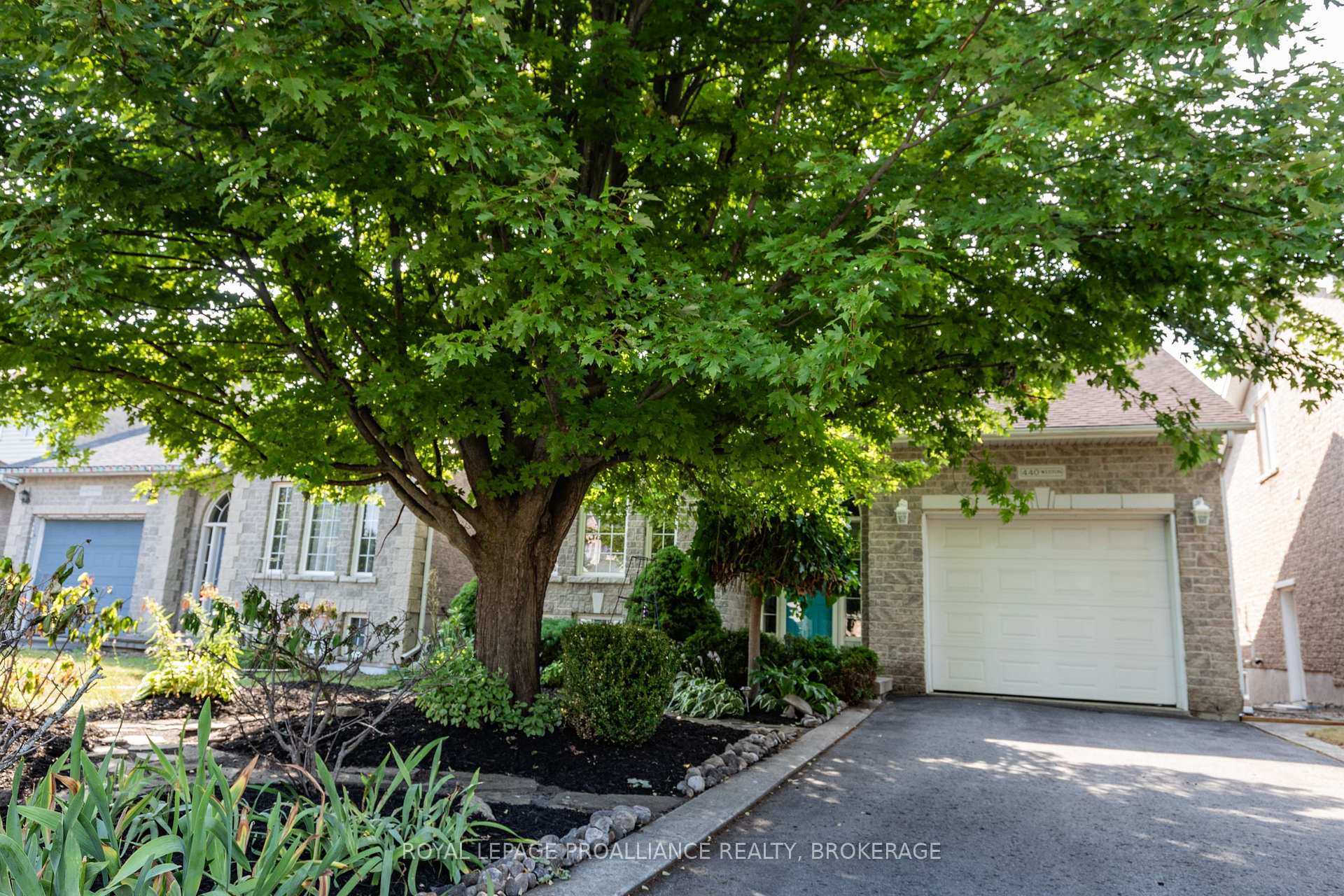 Photo 40 of 440 Weston Crescent, Kingston, East Gardiners Rd — HOMEH