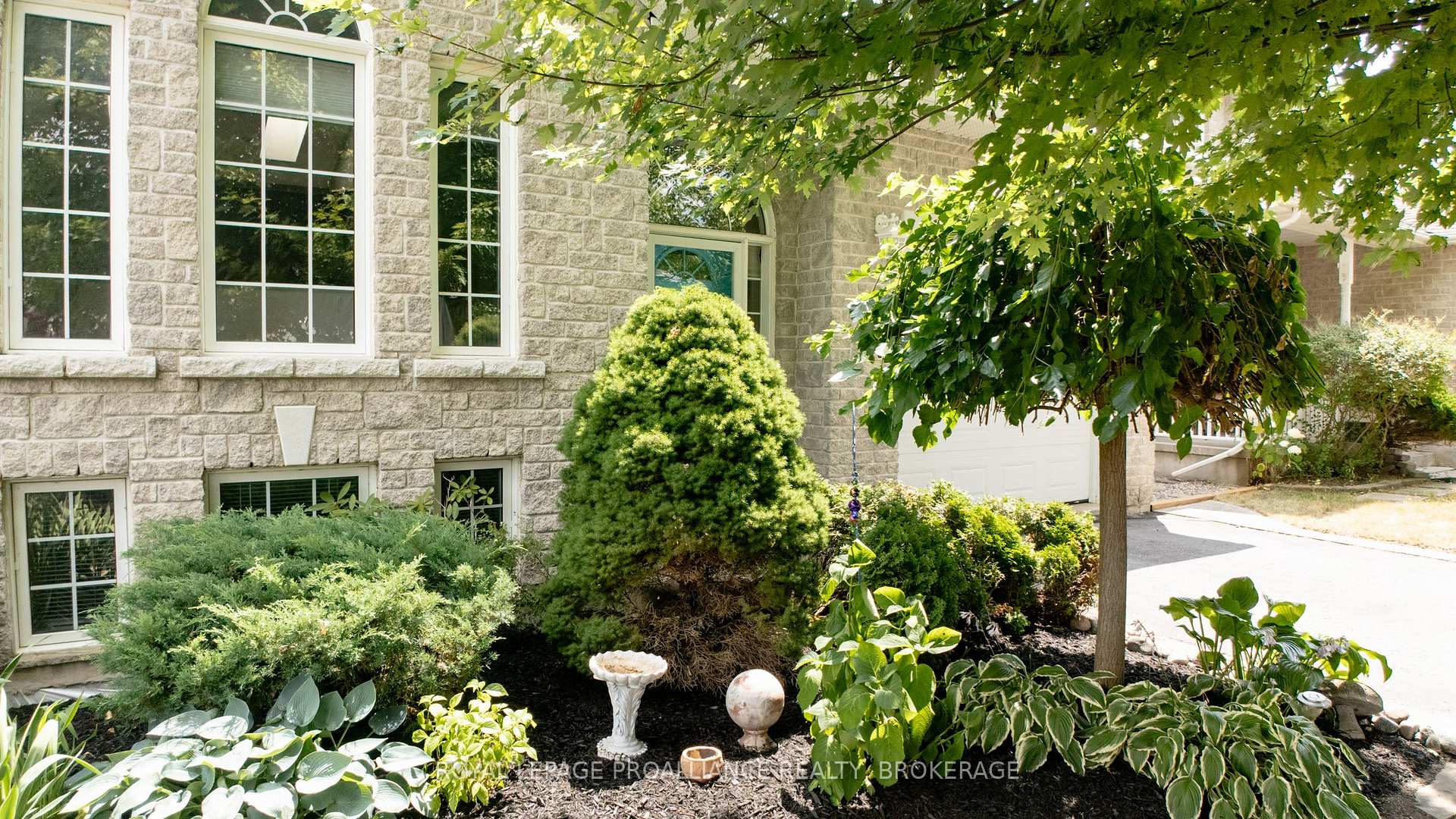 Photo 43 of 440 Weston Crescent, Kingston, East Gardiners Rd — HOMEH
