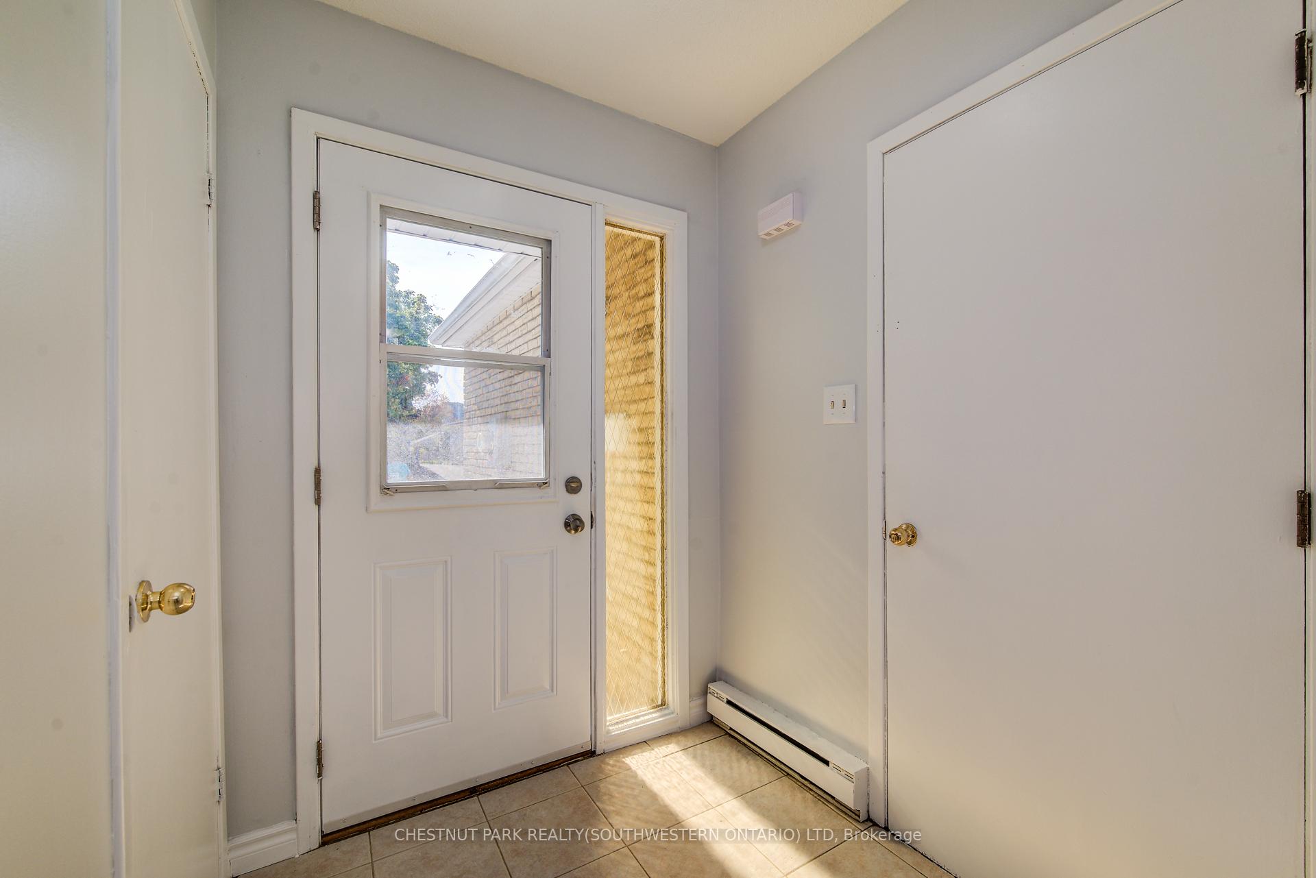Photo 5 of 58 Obermeyer Drive, Kitchener — HOMEH