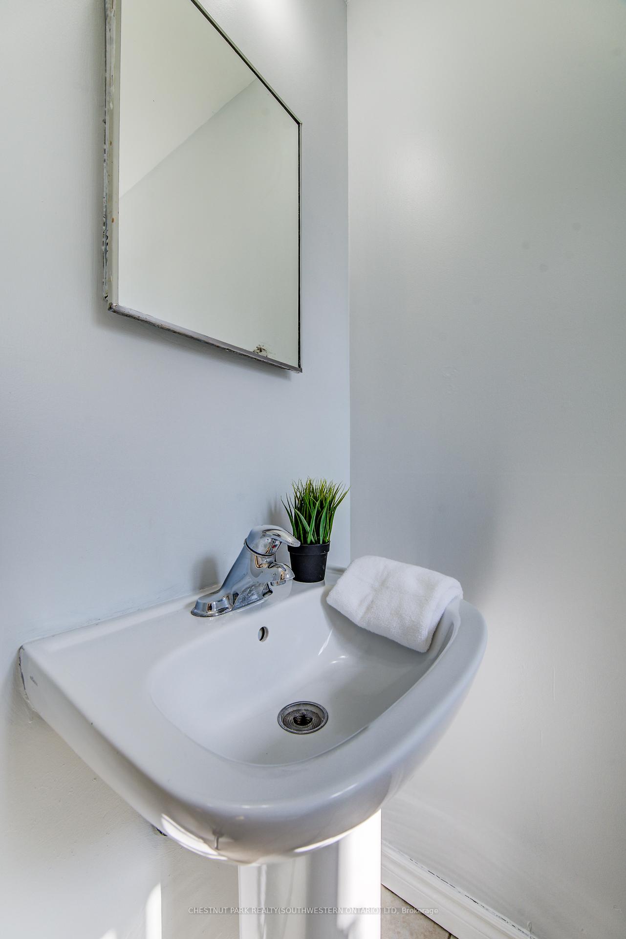 Photo 7 of 58 Obermeyer Drive, Kitchener — HOMEH