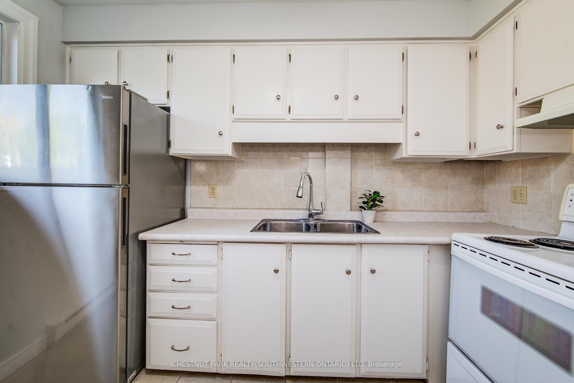 Photo 9 of 58 Obermeyer Drive, Kitchener — HOMEH