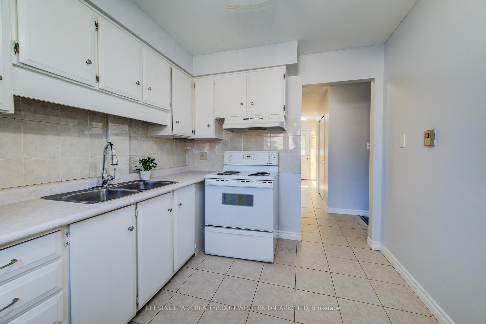 Photo 10 of 58 Obermeyer Drive, Kitchener — HOMEH