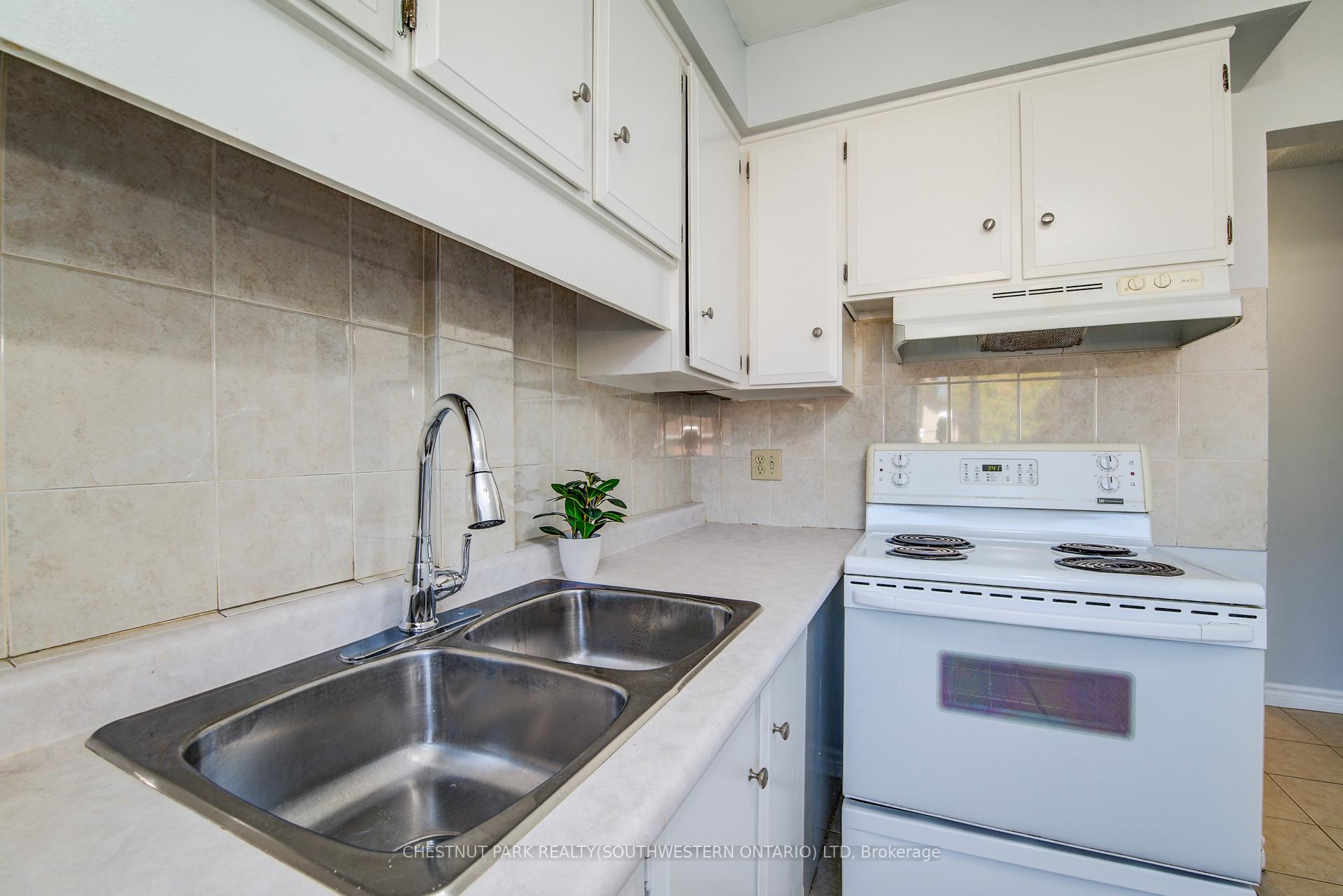 Photo 11 of 58 Obermeyer Drive, Kitchener — HOMEH