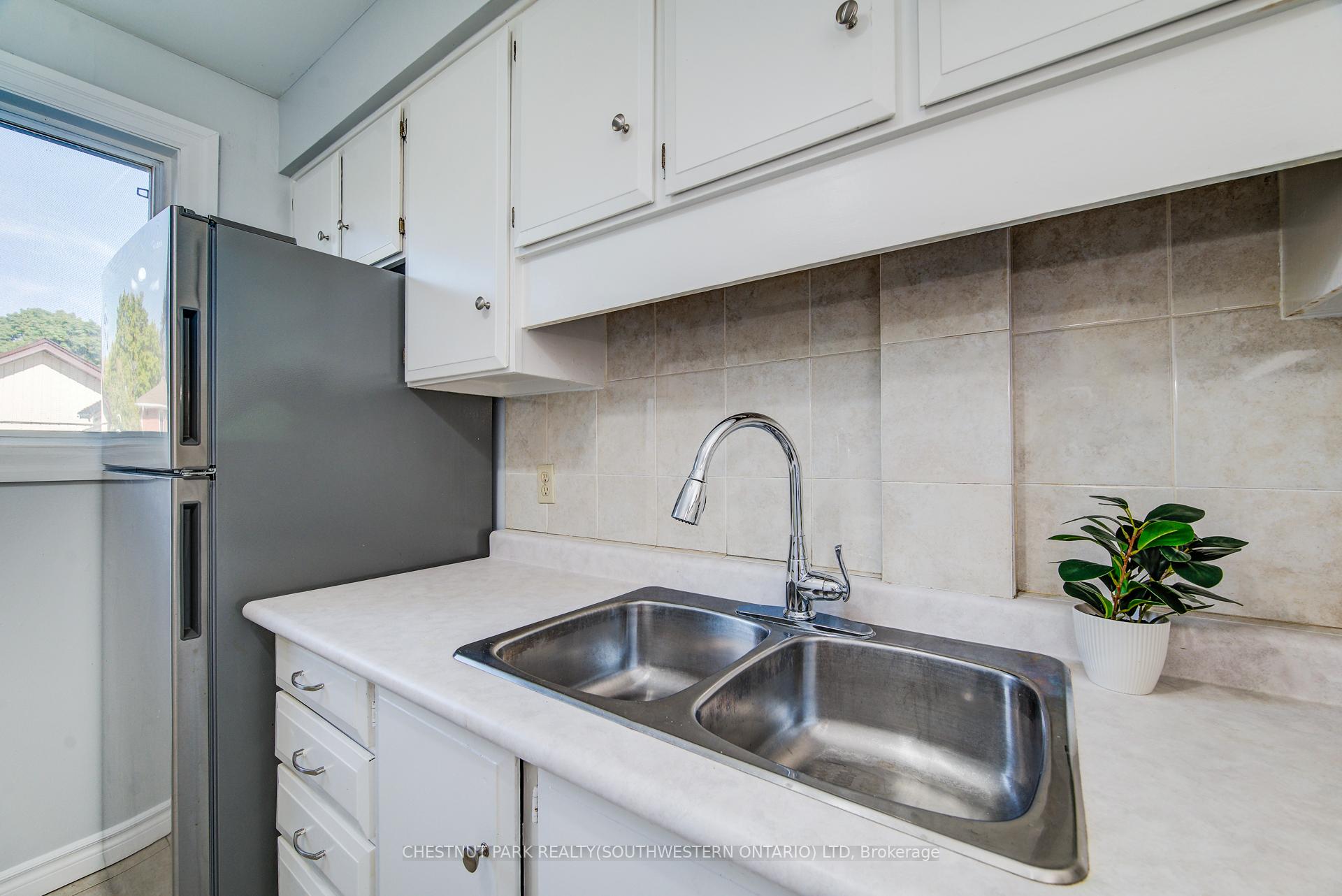 Photo 12 of 58 Obermeyer Drive, Kitchener — HOMEH