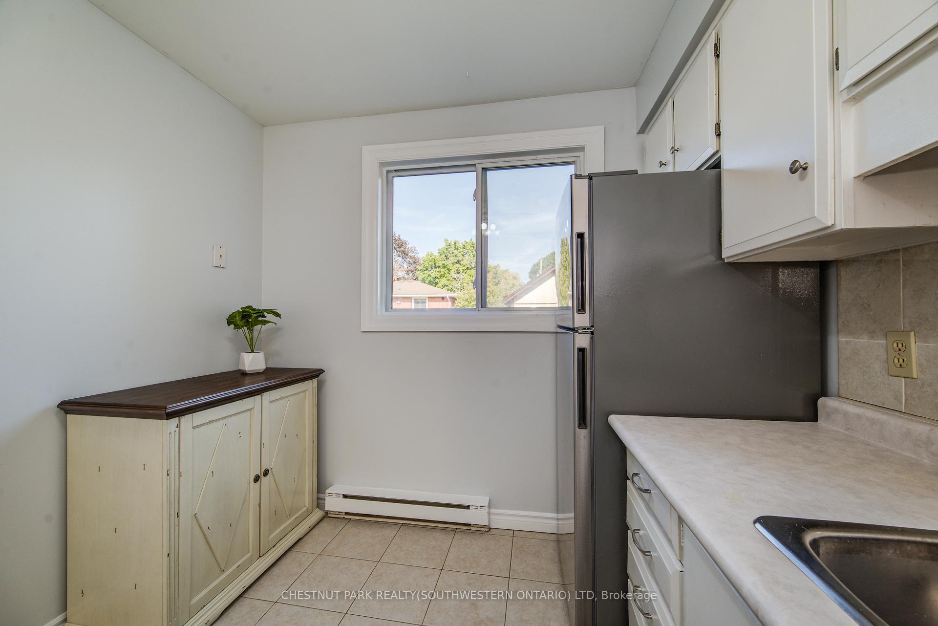 Photo 13 of 58 Obermeyer Drive, Kitchener — HOMEH