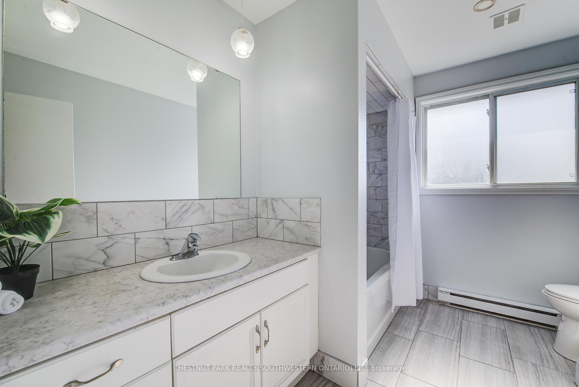 Photo 20 of 58 Obermeyer Drive, Kitchener — HOMEH