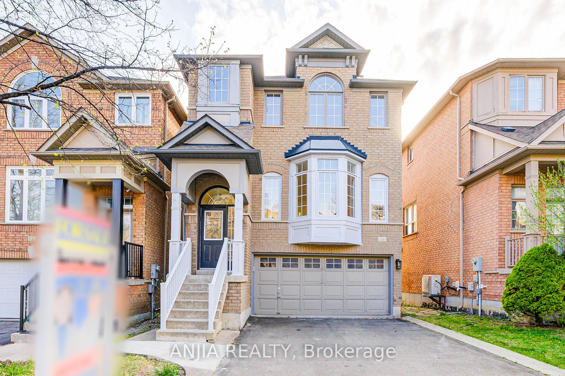 Photo 2 of 14 Fairlawn Avenue, Markham, Berczy — HOMEH