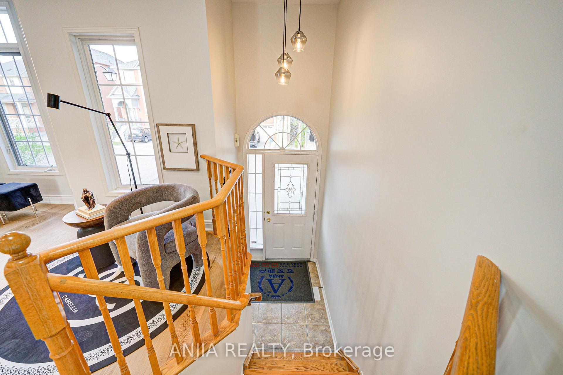 Photo 3 of 14 Fairlawn Avenue, Markham, Berczy — HOMEH