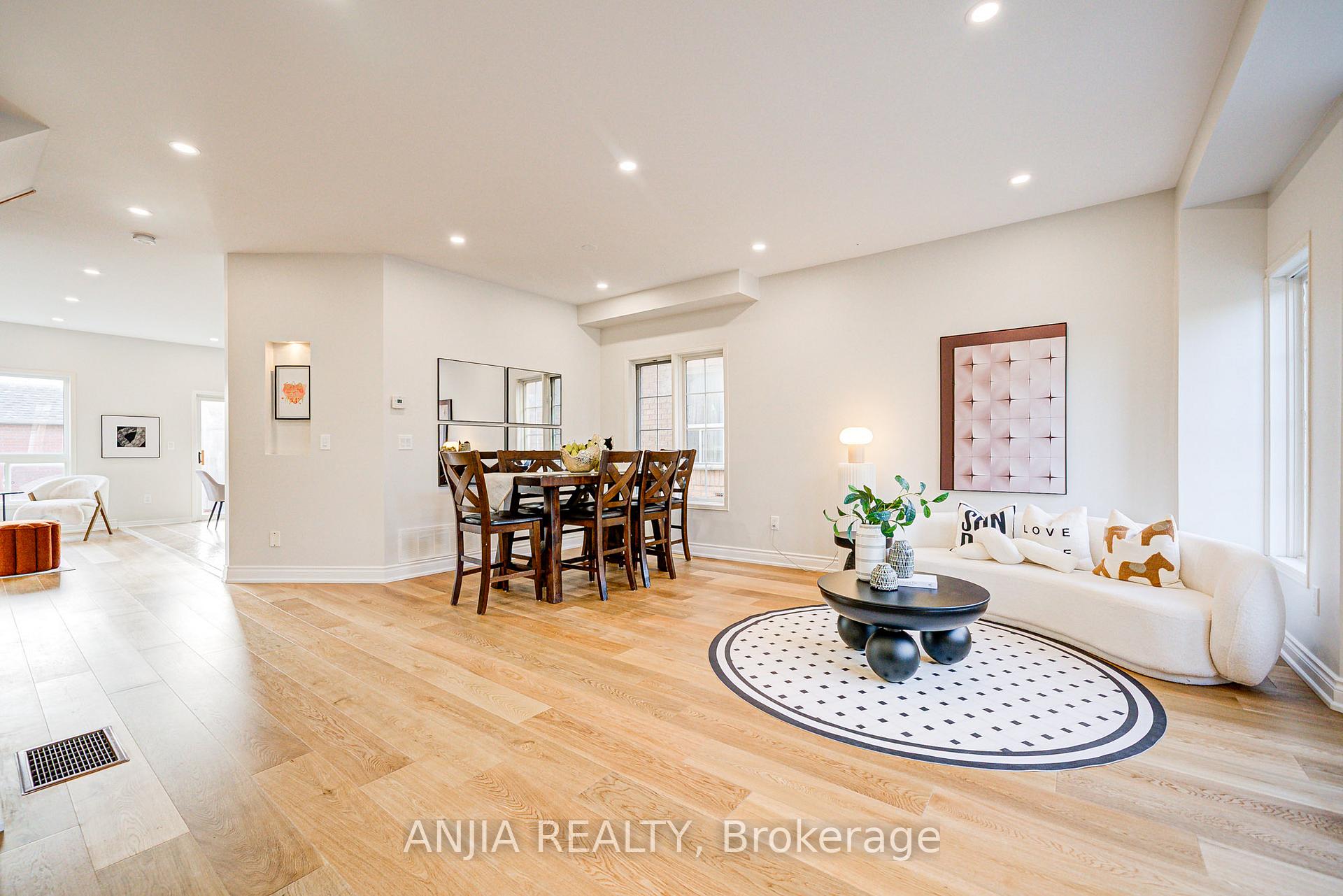 Photo 5 of 14 Fairlawn Avenue, Markham, Berczy — HOMEH