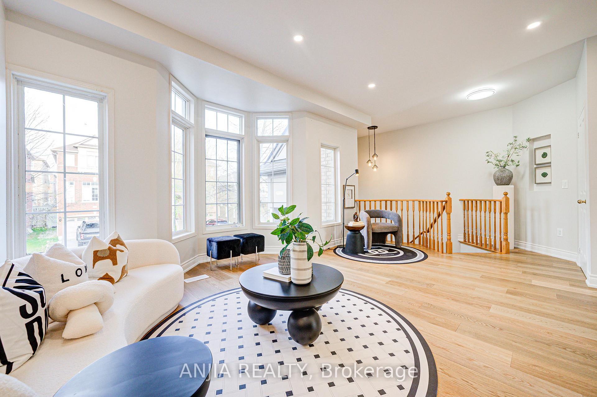 Photo 9 of 14 Fairlawn Avenue, Markham, Berczy — HOMEH