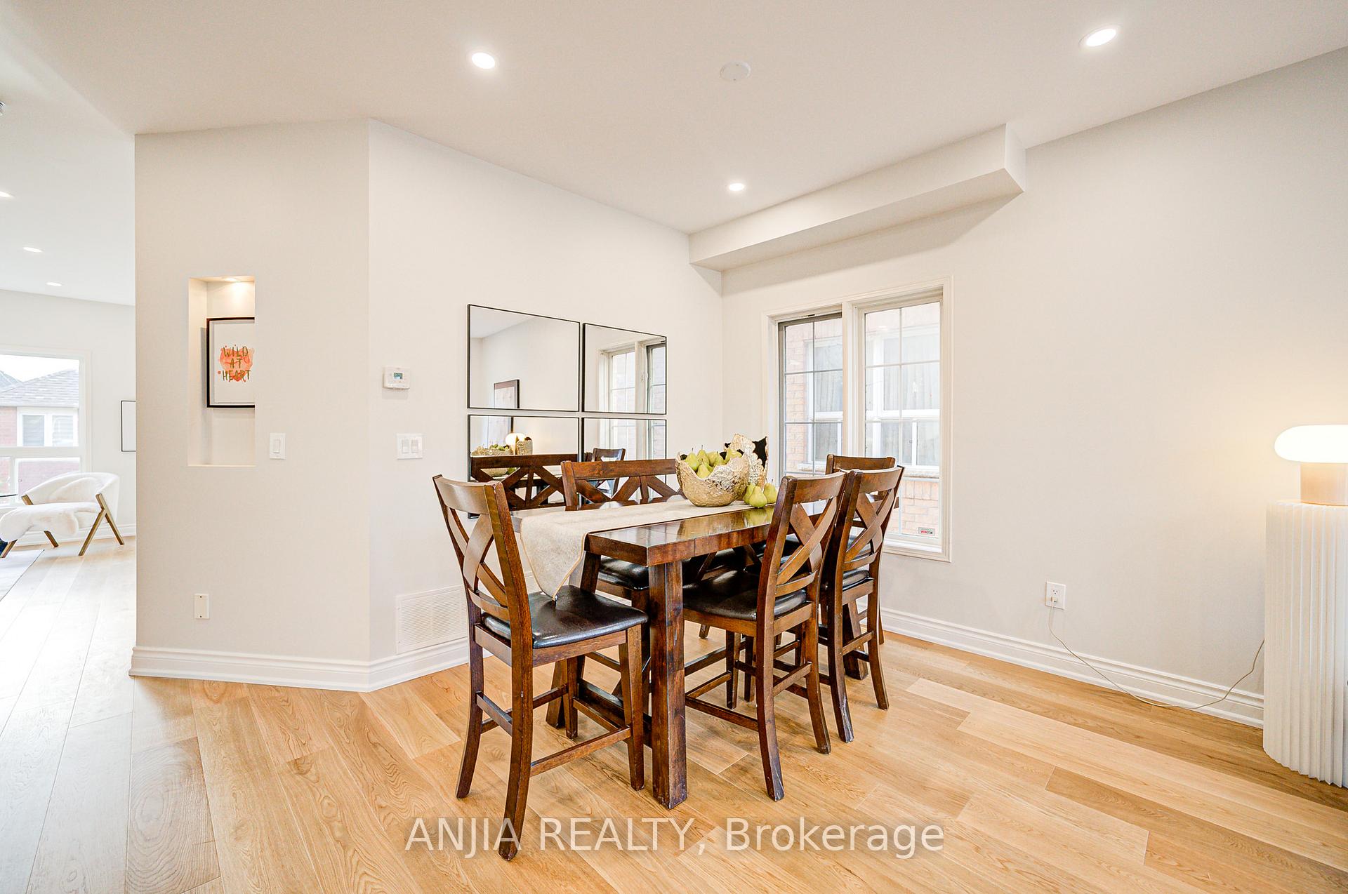 Photo 10 of 14 Fairlawn Avenue, Markham, Berczy — HOMEH