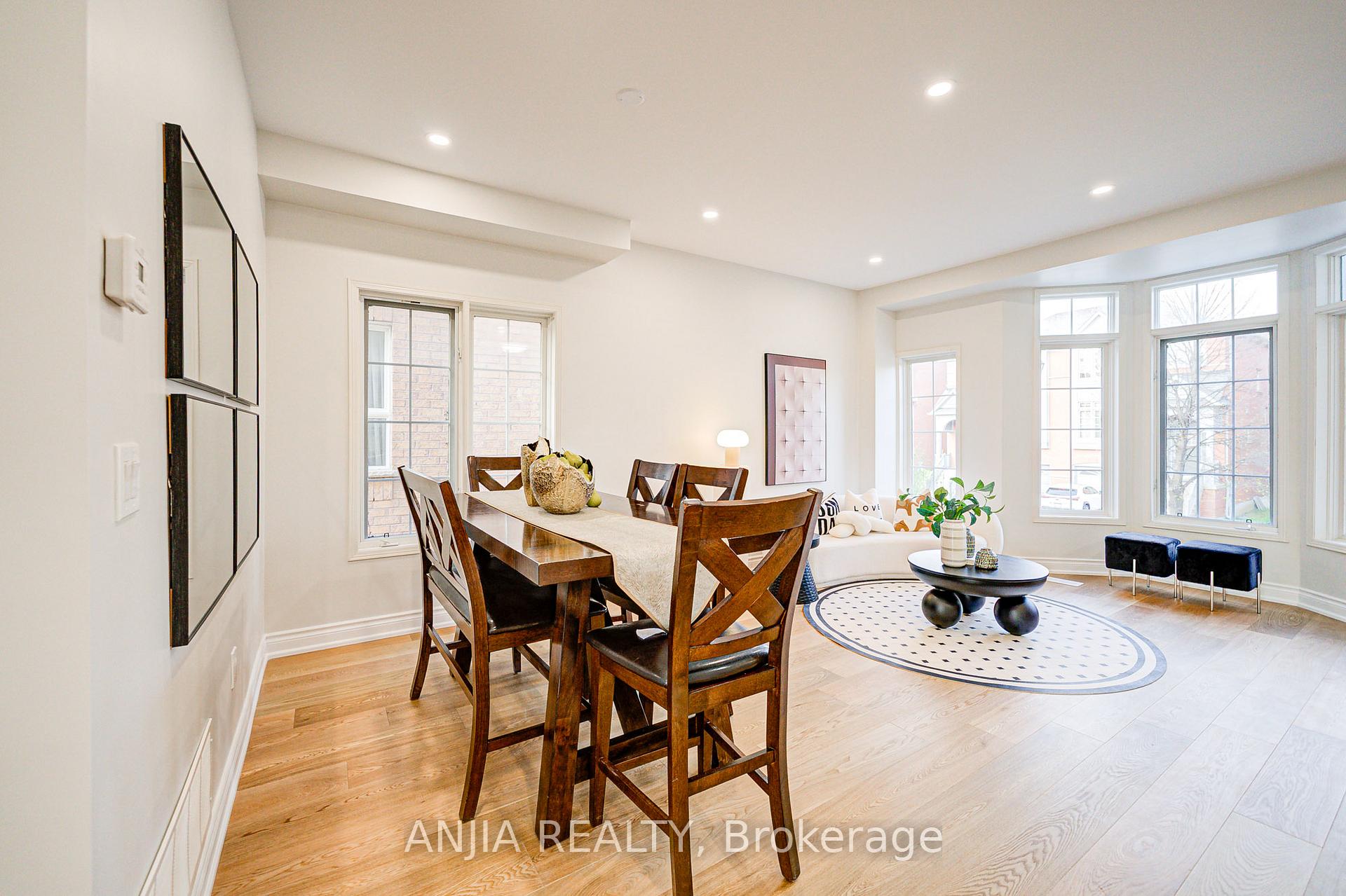 Photo 11 of 14 Fairlawn Avenue, Markham, Berczy — HOMEH