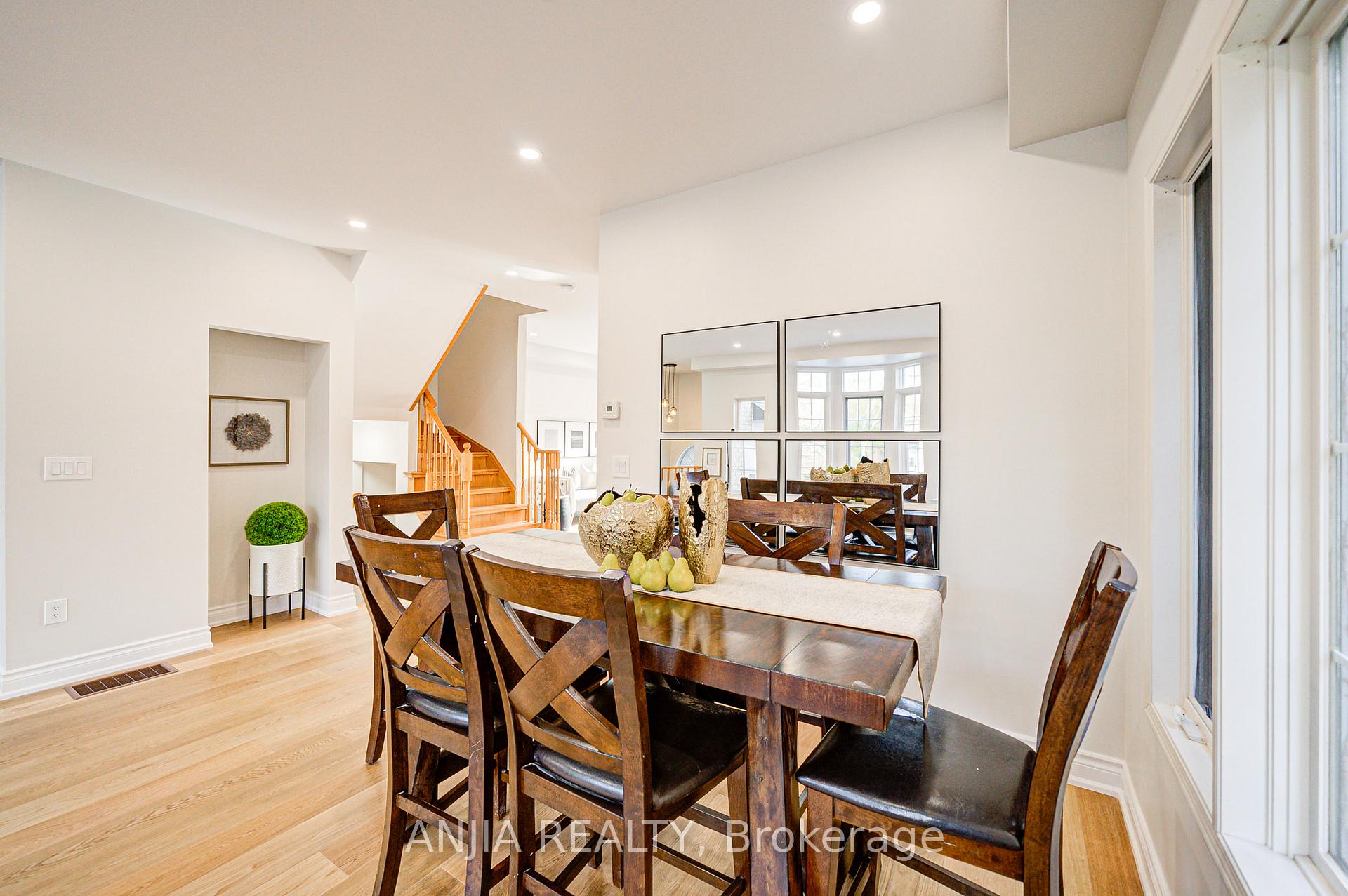 Photo 12 of 14 Fairlawn Avenue, Markham, Berczy — HOMEH