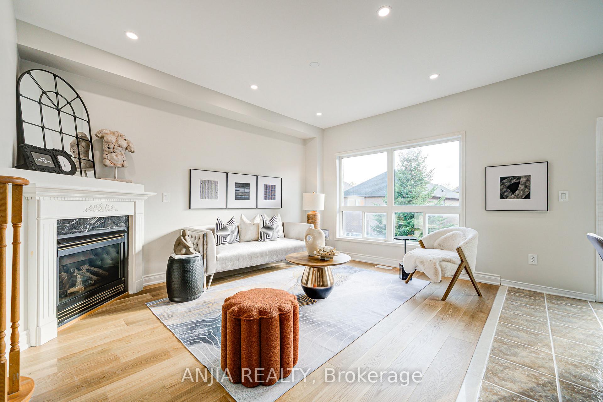 Photo 13 of 14 Fairlawn Avenue, Markham, Berczy — HOMEH
