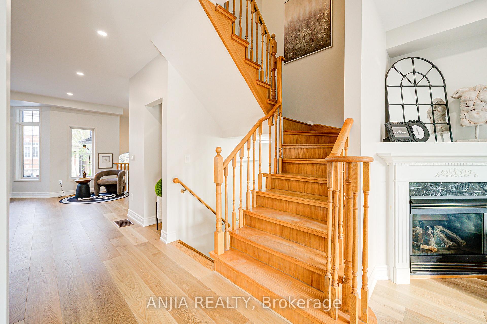 Photo 14 of 14 Fairlawn Avenue, Markham, Berczy — HOMEH