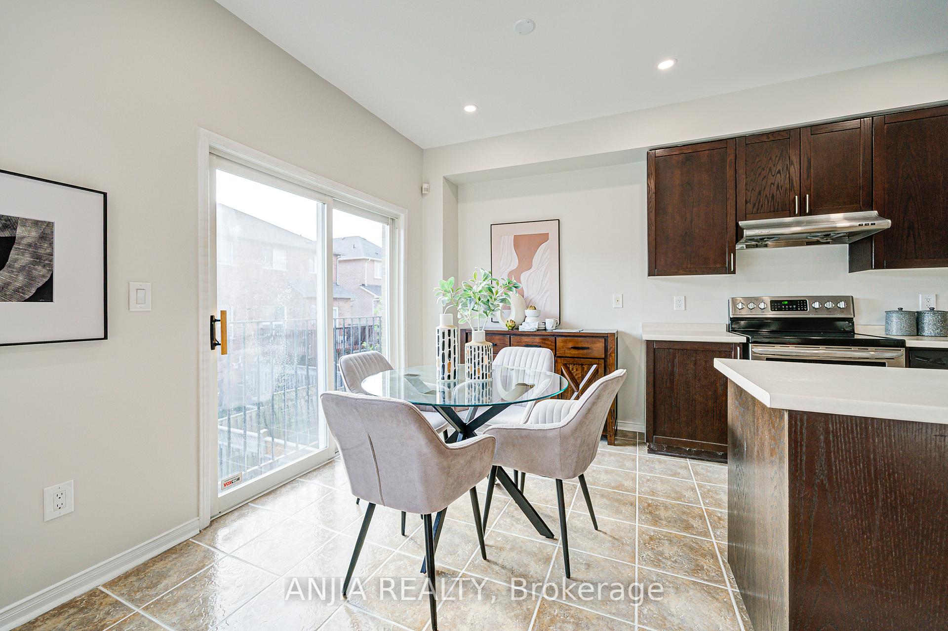 Photo 18 of 14 Fairlawn Avenue, Markham, Berczy — HOMEH