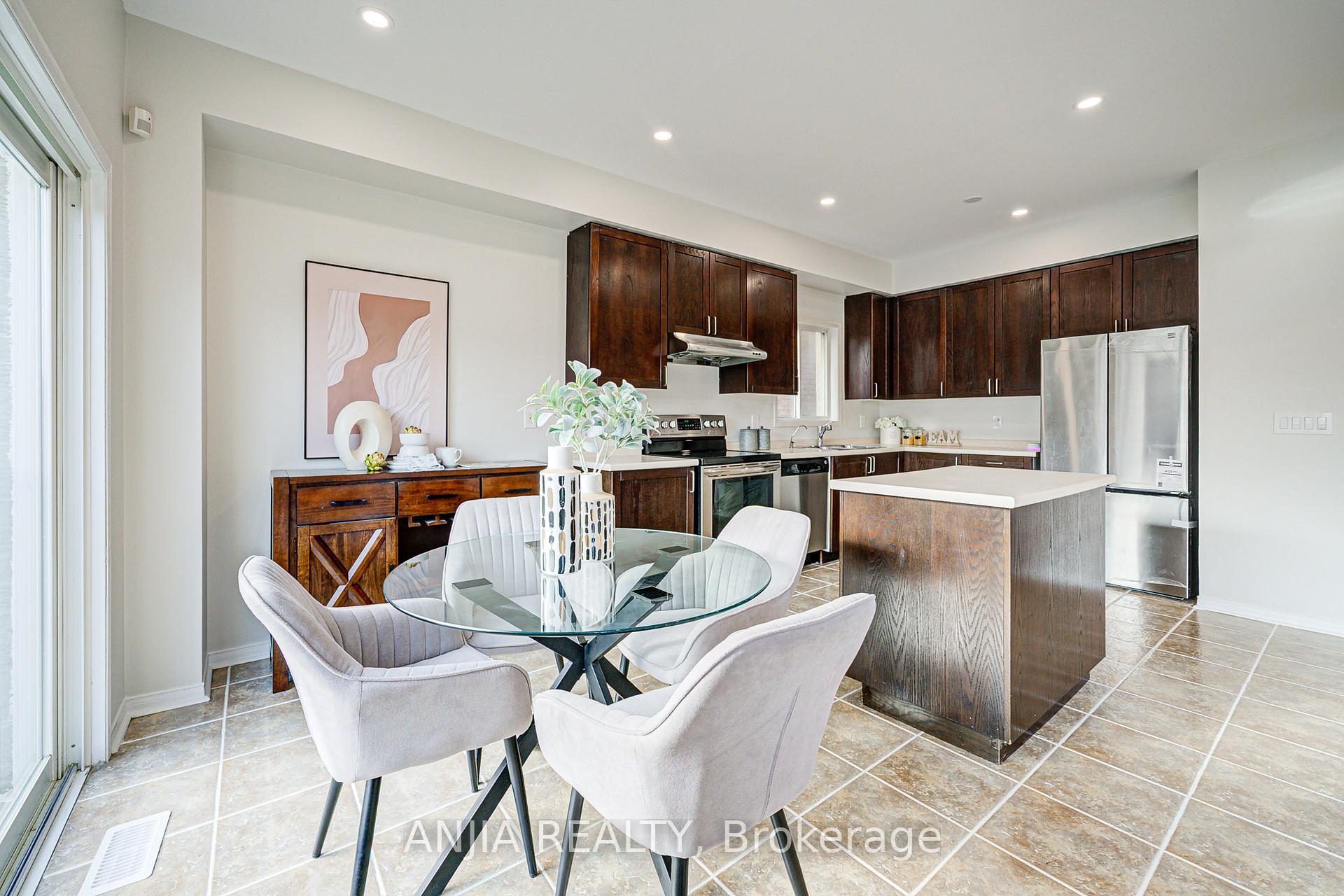 Photo 19 of 14 Fairlawn Avenue, Markham, Berczy — HOMEH