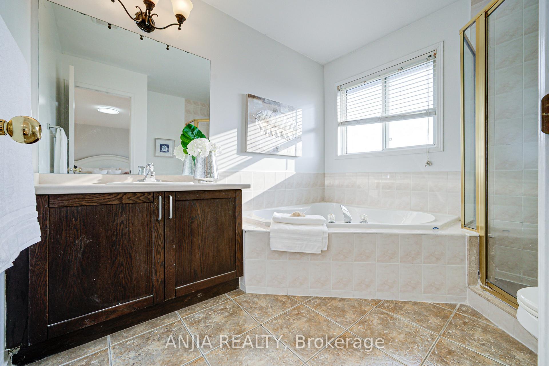 Photo 38 of 14 Fairlawn Avenue, Markham, Berczy — HOMEH