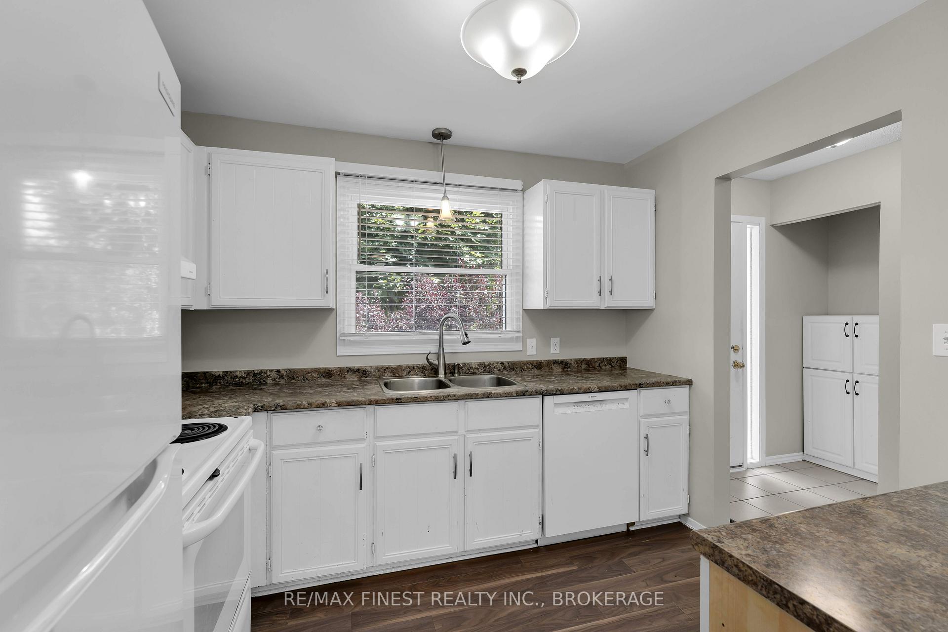 Photo 6 of 1056 Redwood Crescent, Kingston, City Northwest — HOMEH