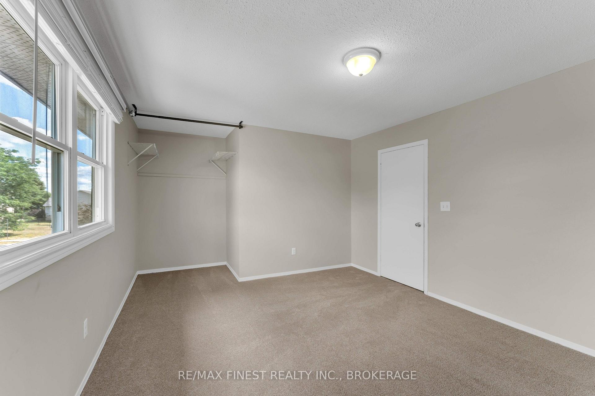 Photo 17 of 1056 Redwood Crescent, Kingston, City Northwest — HOMEH