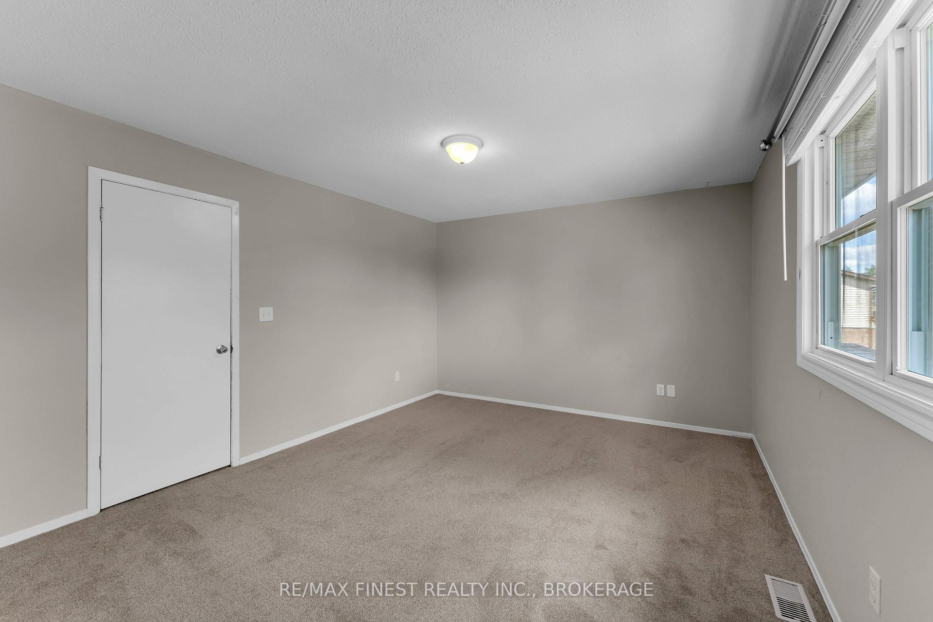 Photo 18 of 1056 Redwood Crescent, Kingston, City Northwest — HOMEH