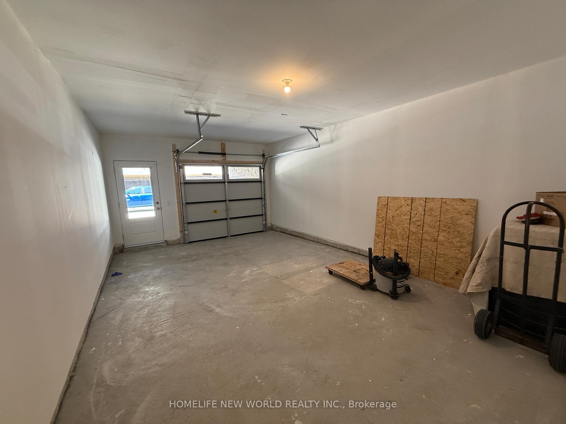 Photo 6 of 181 Berczy Grn Drive, Markham, Rural Markham — HOMEH