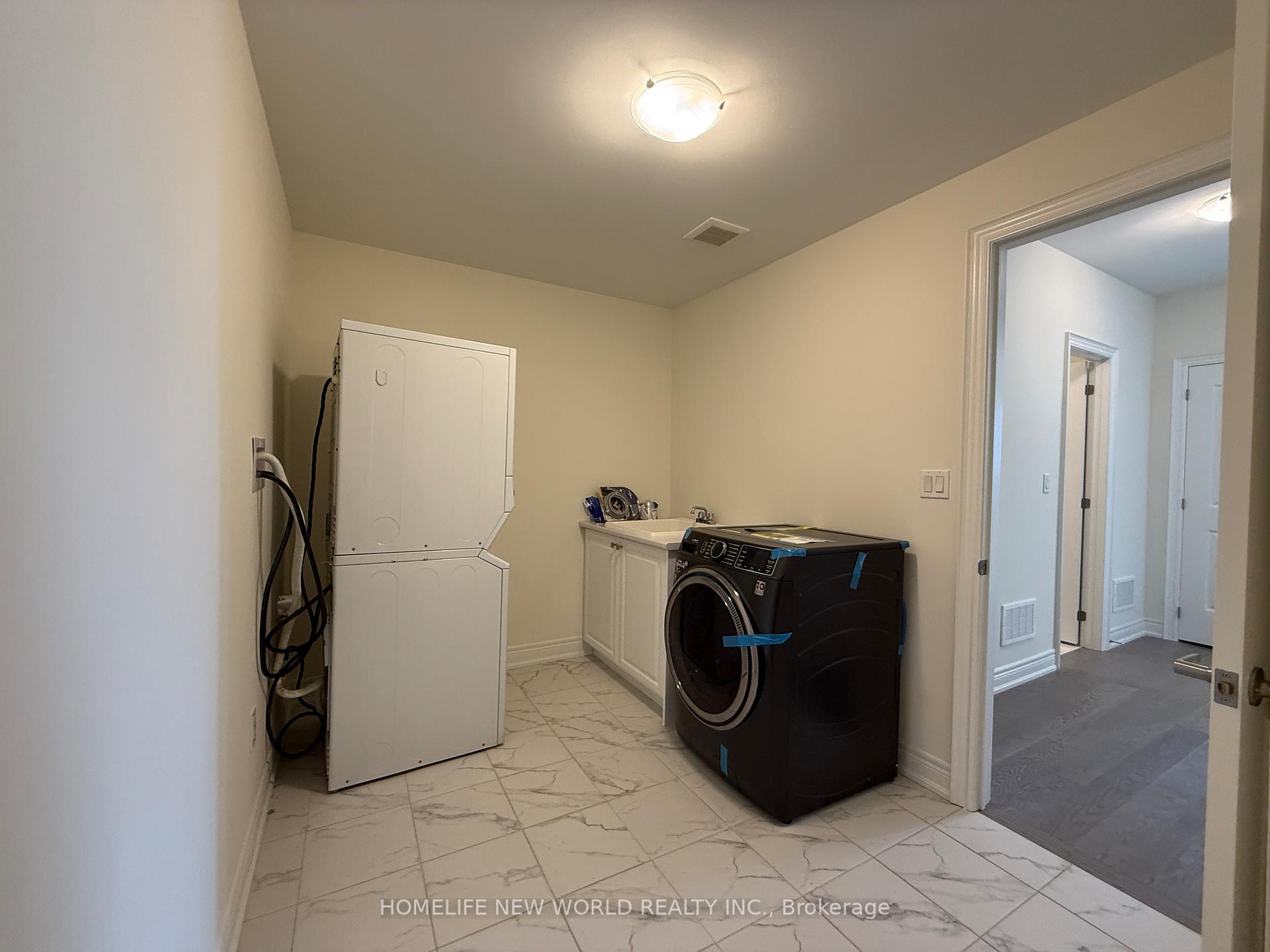 Photo 40 of 181 Berczy Grn Drive, Markham, Rural Markham — HOMEH