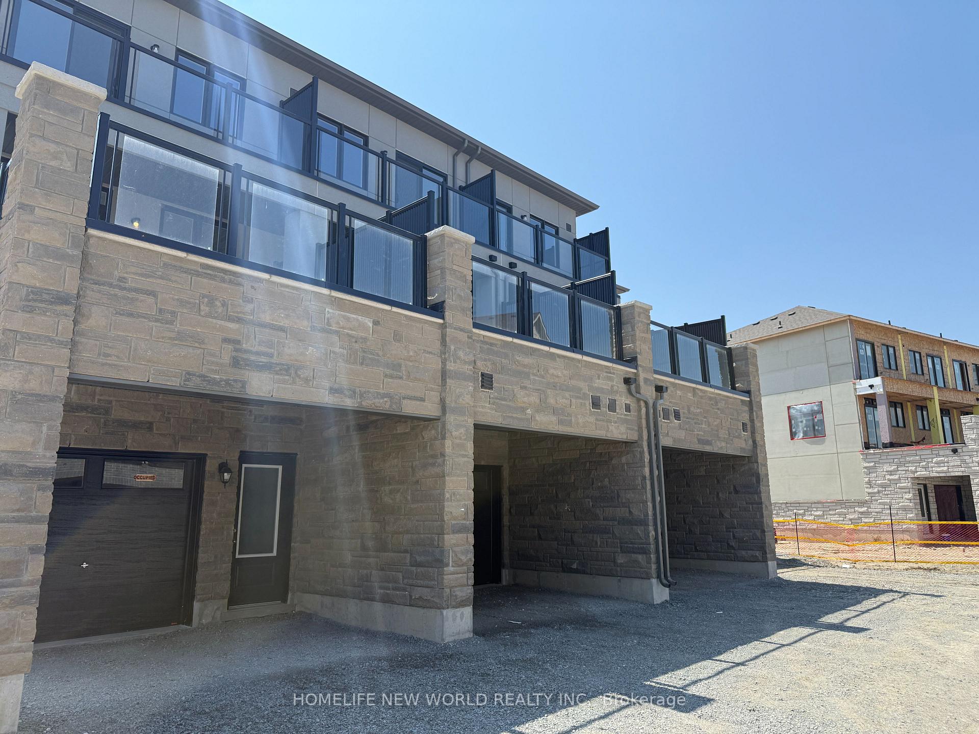 Photo 43 of 181 Berczy Grn Drive, Markham, Rural Markham — HOMEH