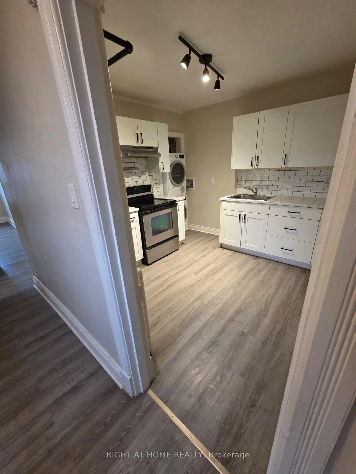 Photo 8 of 298 Emerald Street N, Hamilton, Landsdale — HOMEH
