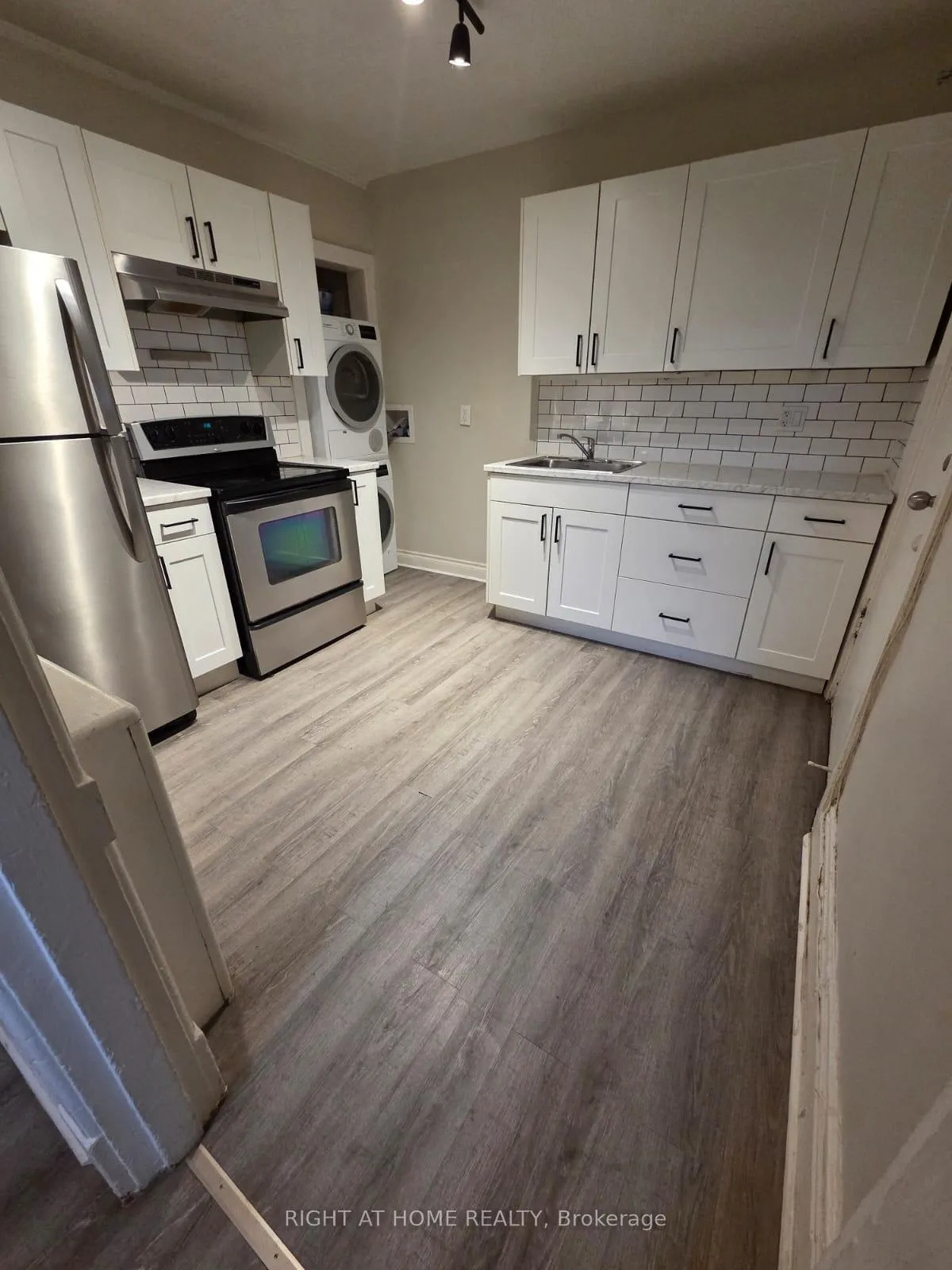 Photo 9 of 298 Emerald Street N, Hamilton, Landsdale — HOMEH